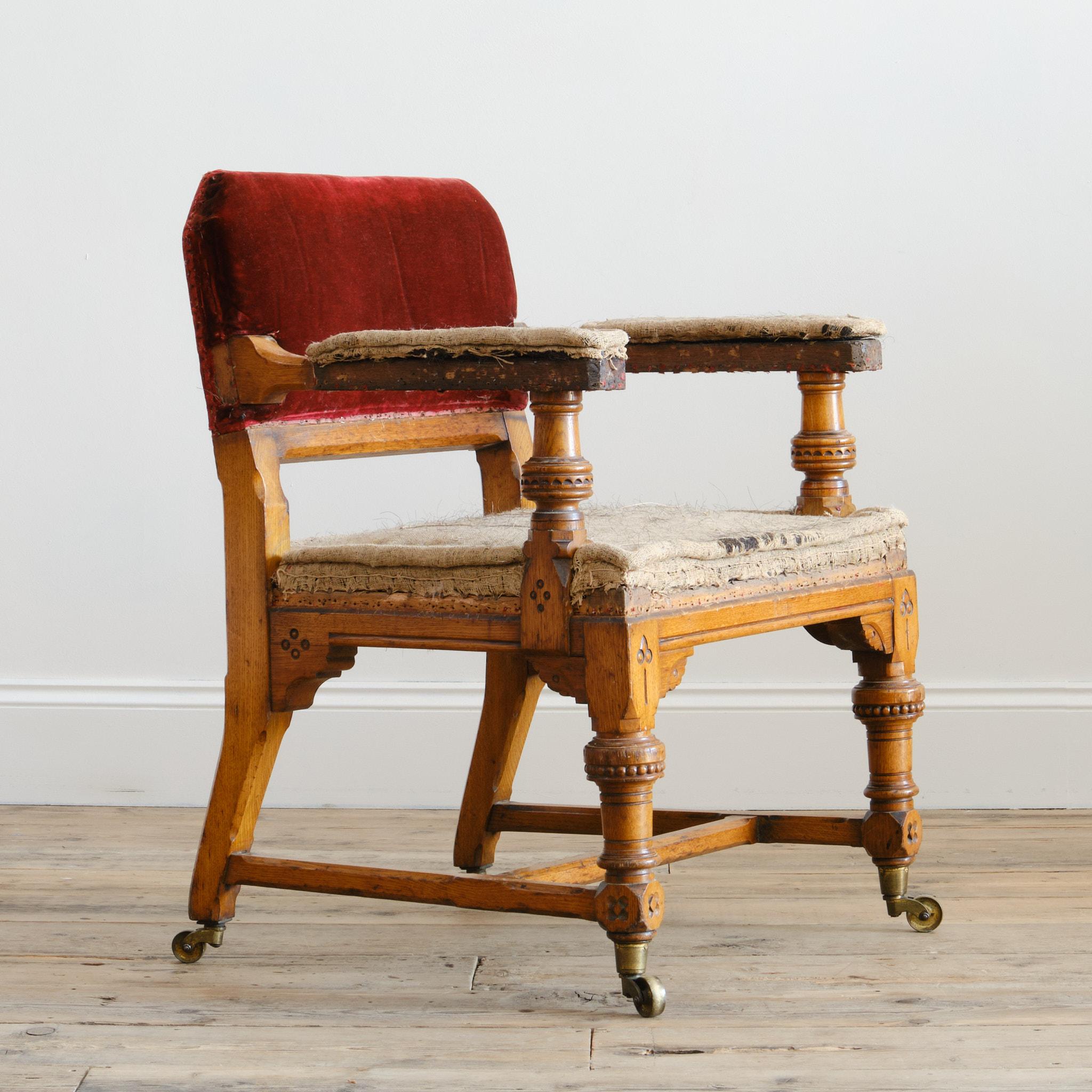 Sillón de roble de estilo gótico del siglo XIX Attr Alfred Waterhouse Renacimiento gótico en venta