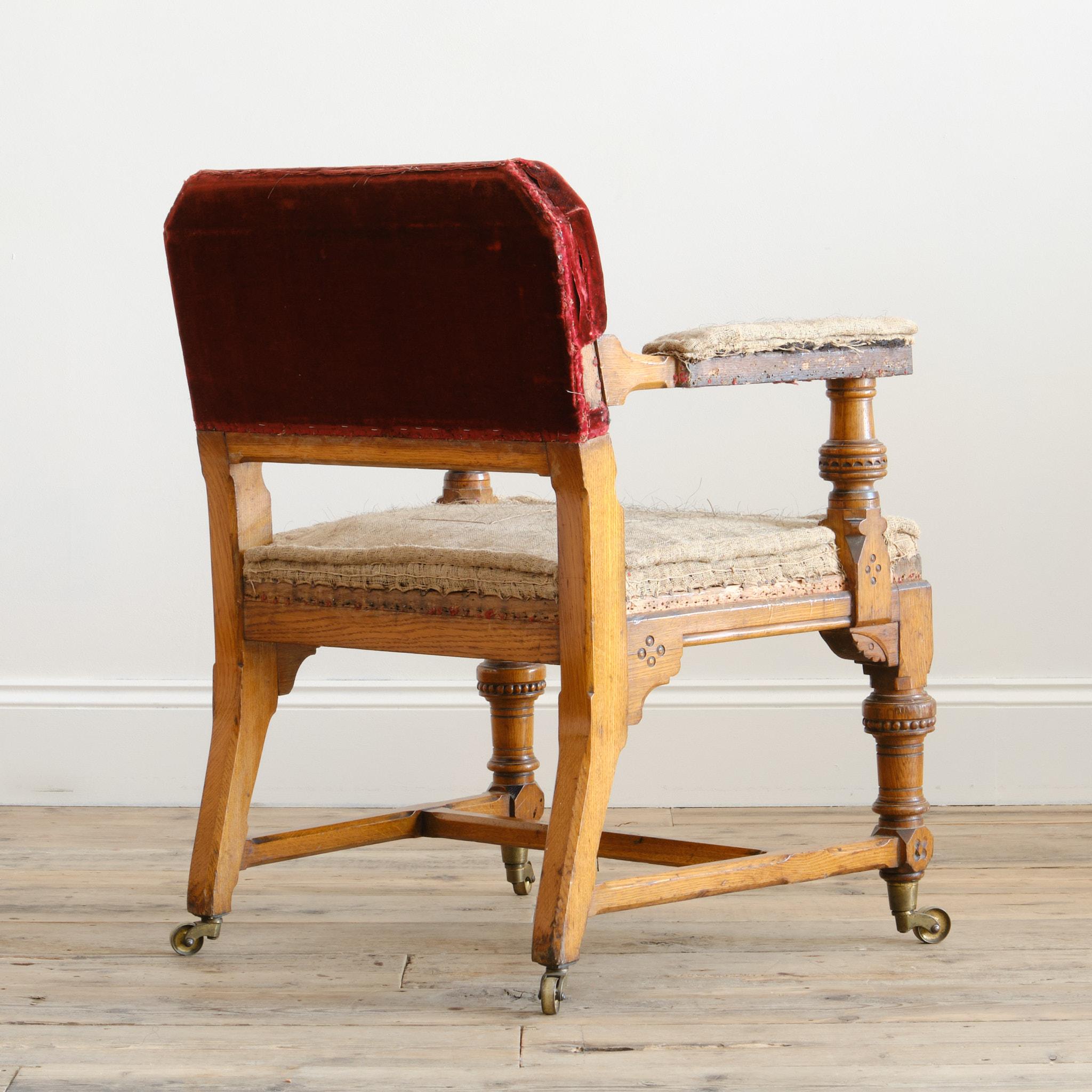 Sillón de roble de estilo gótico del siglo XIX Attr Alfred Waterhouse en Bueno estado para la venta en Batley, GB