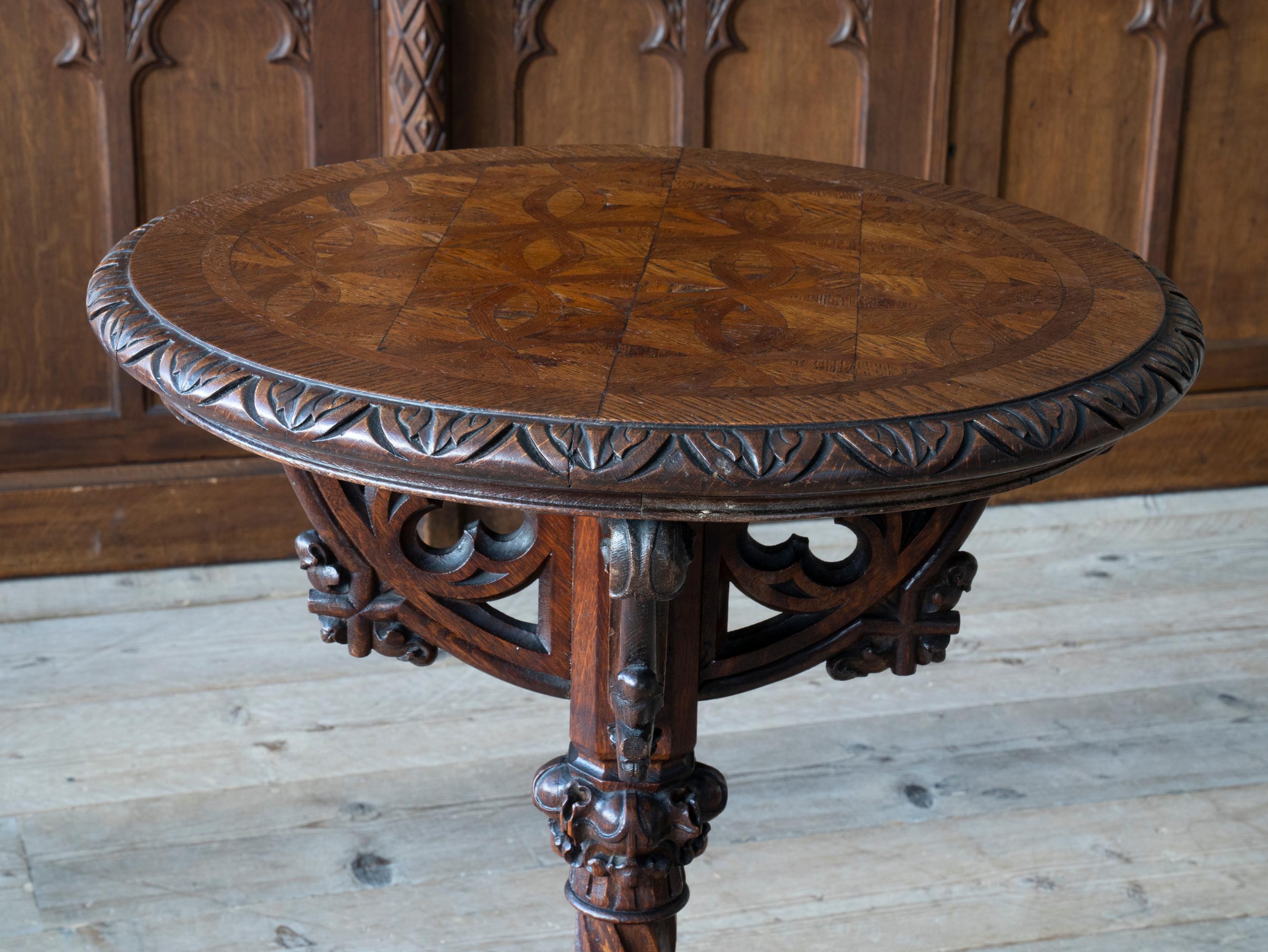 19th Century Gothic Revival Oak Occasional Table In Good Condition In Conwy, GB