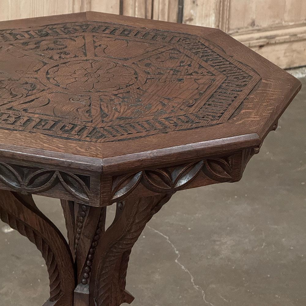 Fin du XIXe siècle Table d'appoint octogonale néo-gothique du 19e siècle en vente