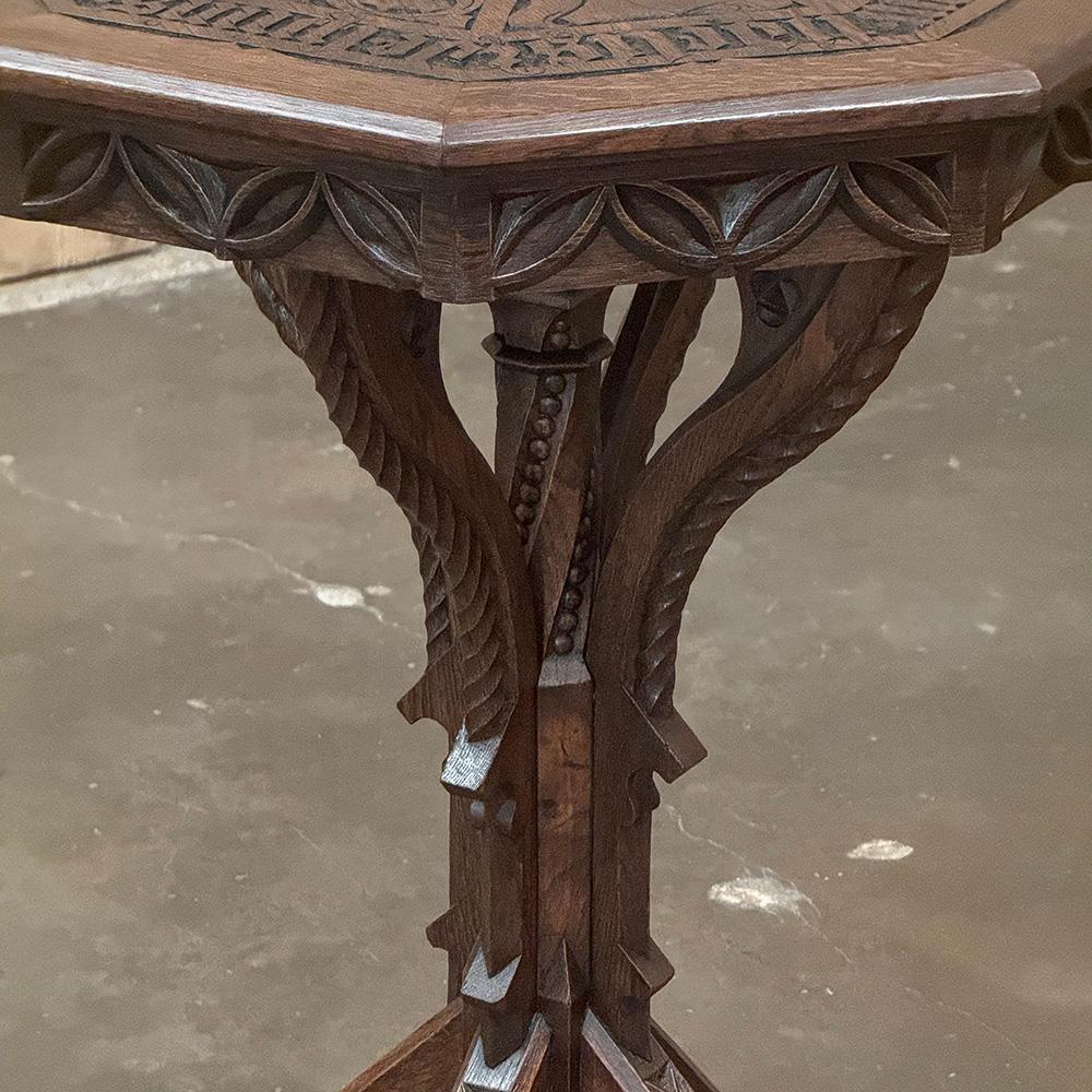 Chêne Table d'appoint octogonale néo-gothique du 19e siècle en vente