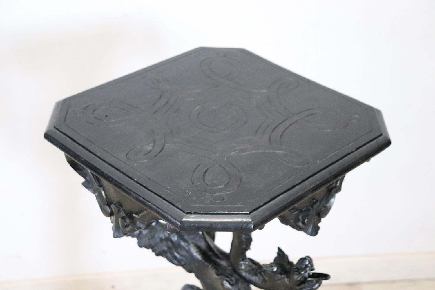 Rare and fine quality Italian gothic style gueridon table or pedestal table. The table presents a refined hand carving work in walnut wood ebonized. The pedestal is carved in the shape of a dragon. Really delicious table. True Italian antiques !