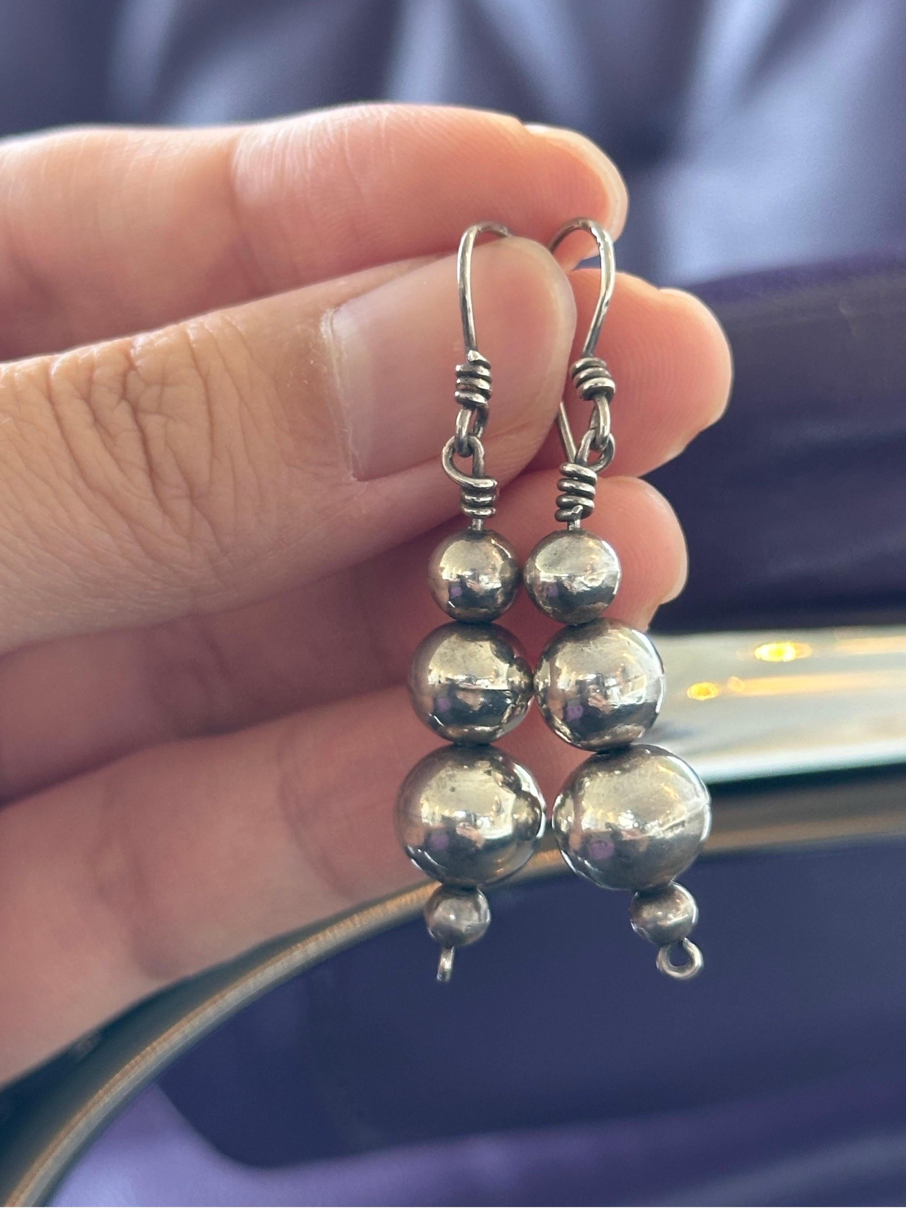 19th Century Graduated Ball Sterling Silver Earrings In Good Condition For Sale In West Palm Beach, FL