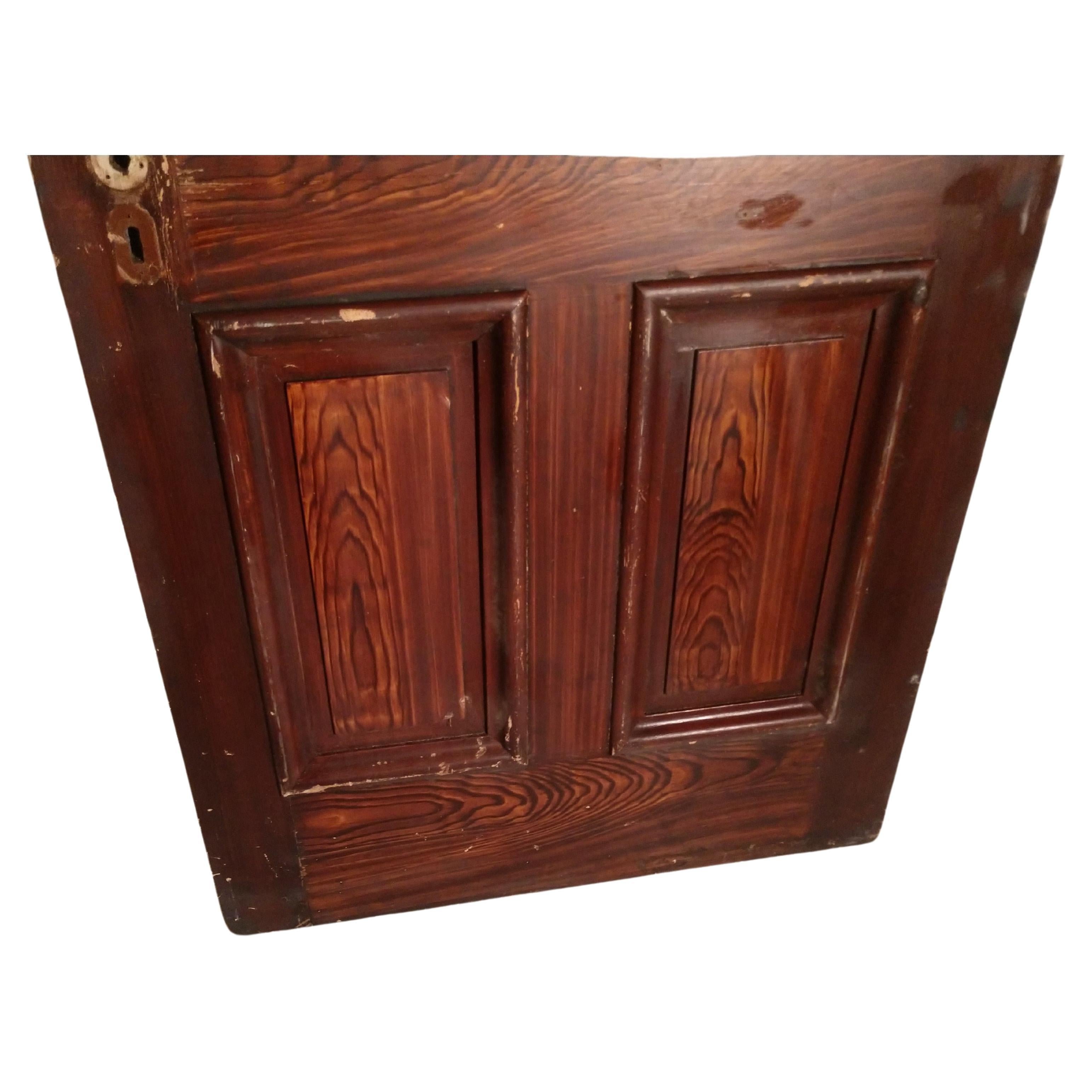 porte en panneaux en bois