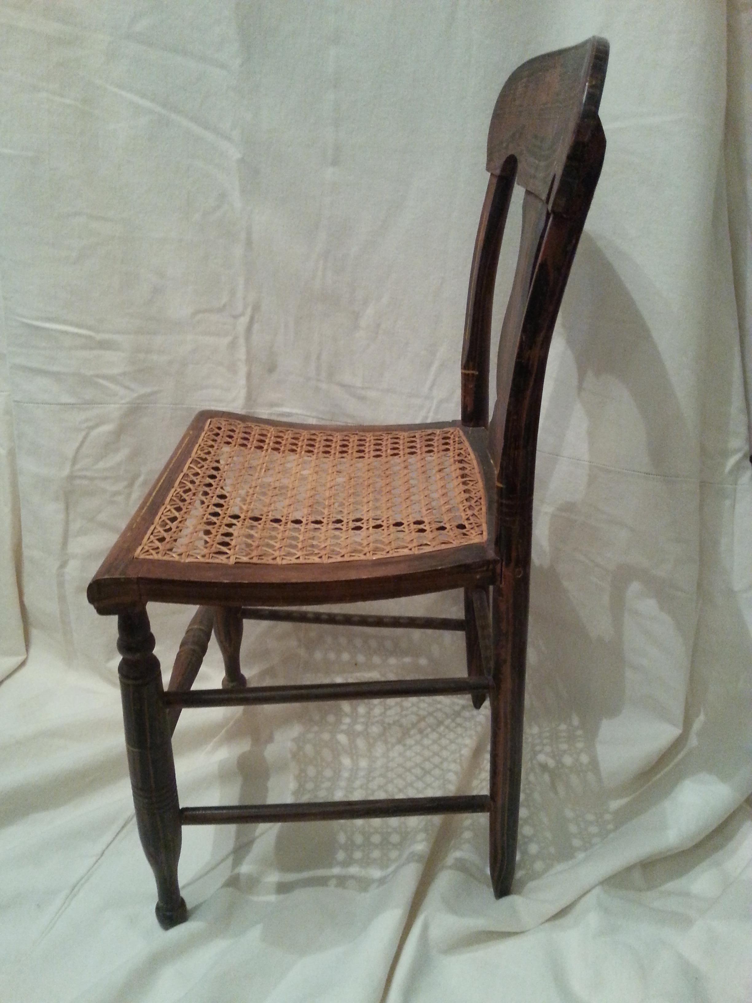 Chaise d'appoint du 19ème siècle peinte à la graine avec assise en rotin Bon état - En vente à Nantucket, MA