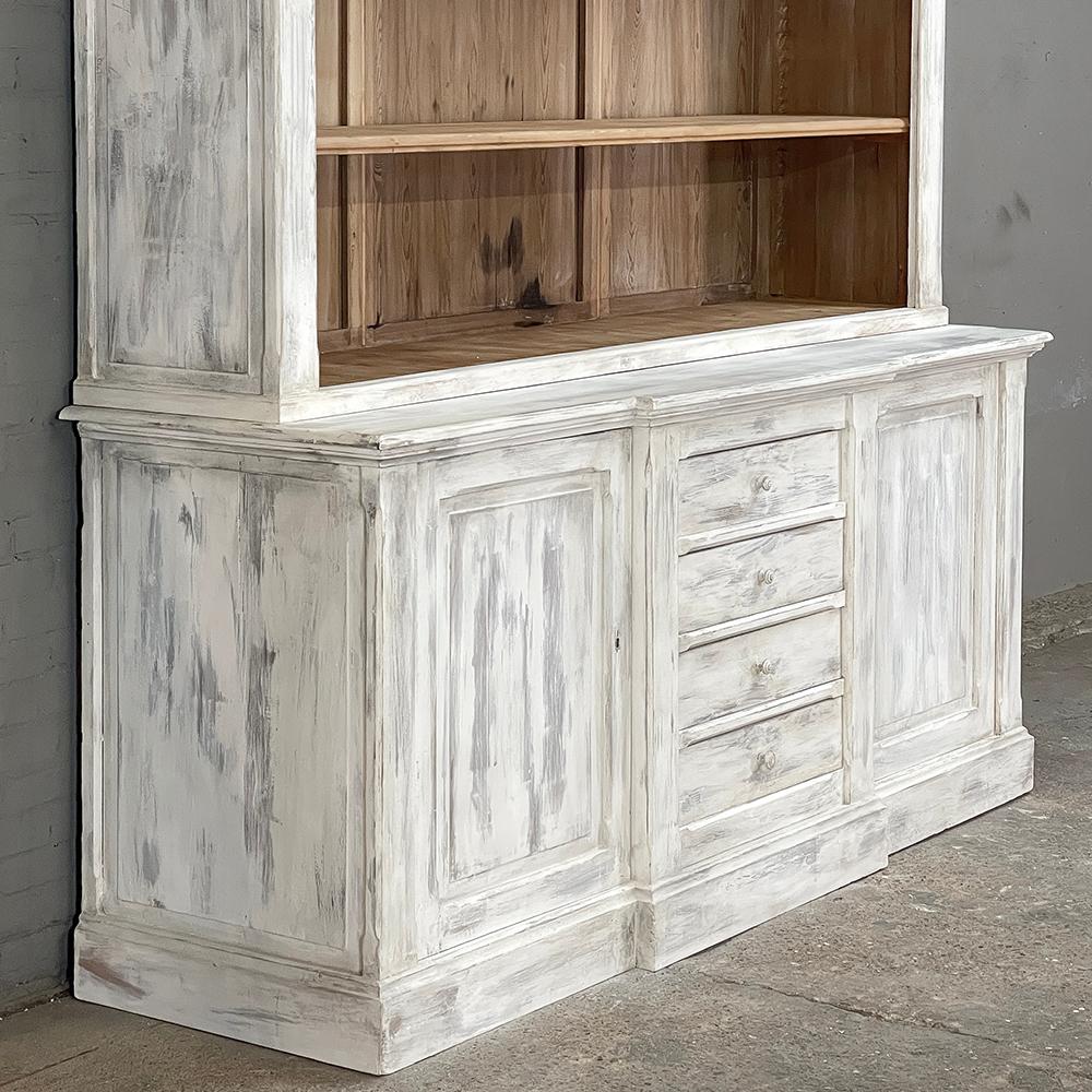 Libreria neoclassica francese del XIX secolo in pino imbiancato in vendita 3