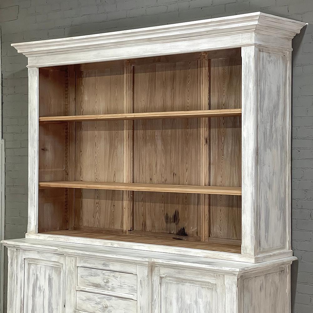 Libreria neoclassica francese del XIX secolo in pino imbiancato in vendita 12