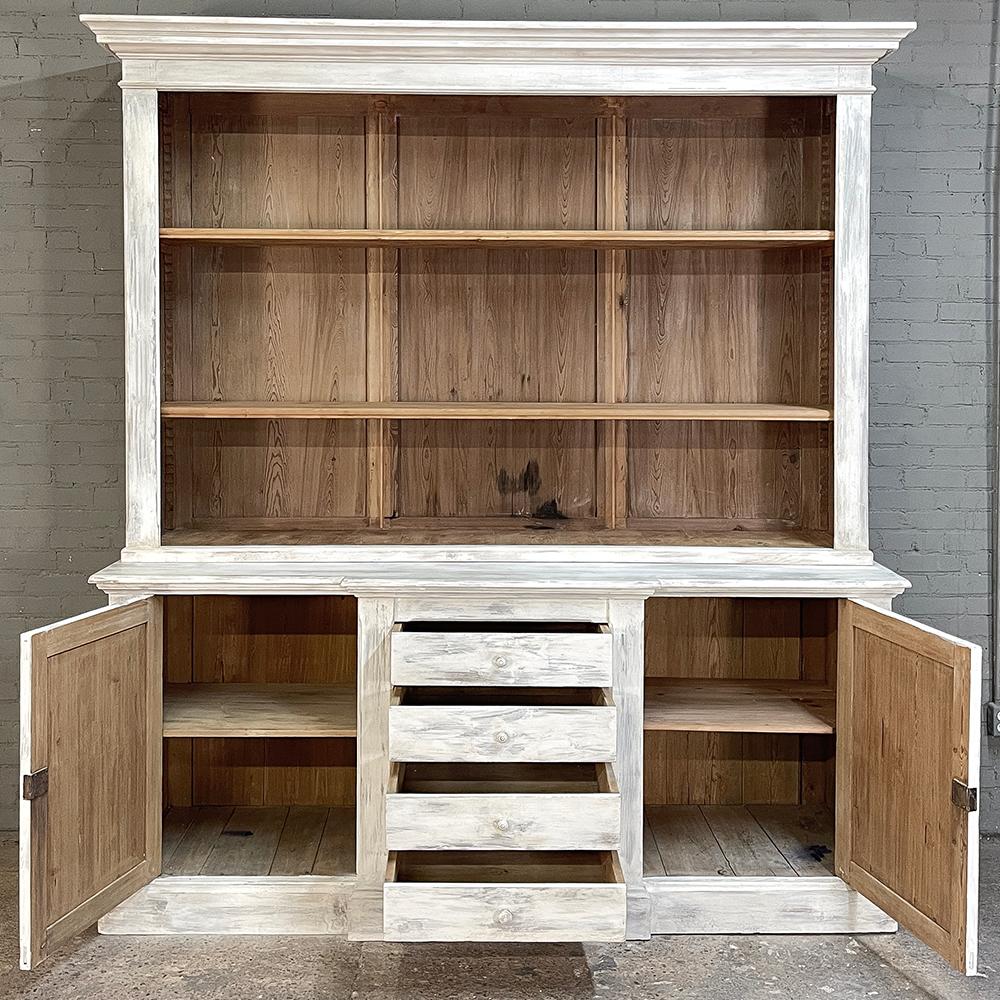 Francese Libreria neoclassica francese del XIX secolo in pino imbiancato in vendita