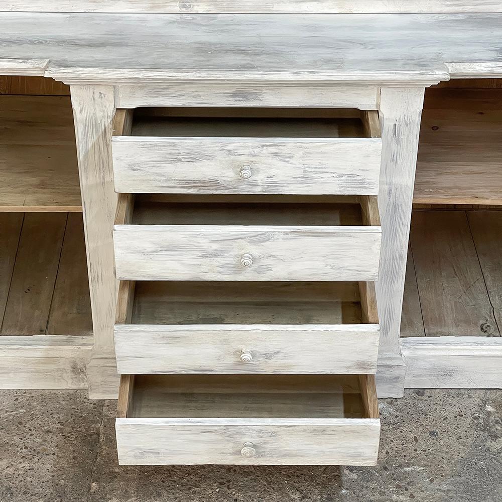 Pino Libreria neoclassica francese del XIX secolo in pino imbiancato in vendita