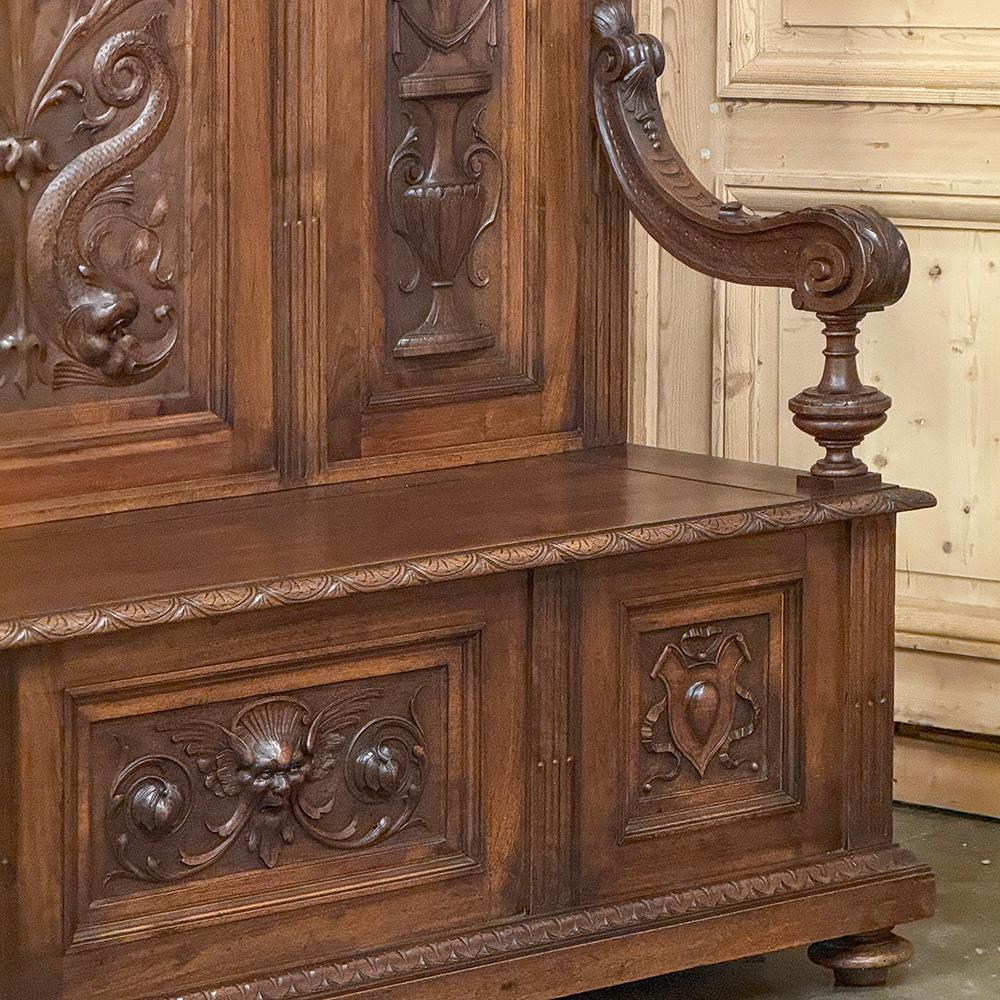 Gran banco de recibidor italiano del siglo XIX tallado a mano en venta 3