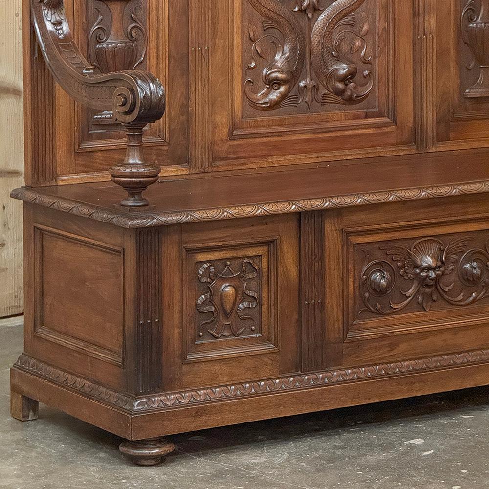 Gran banco de recibidor italiano del siglo XIX tallado a mano en venta 1