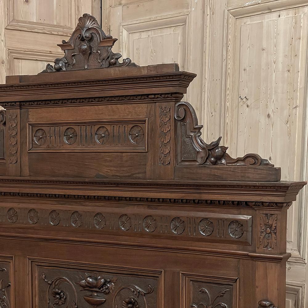 19th Century Grand Italian Renaissance Walnut Hall Bench For Sale 9