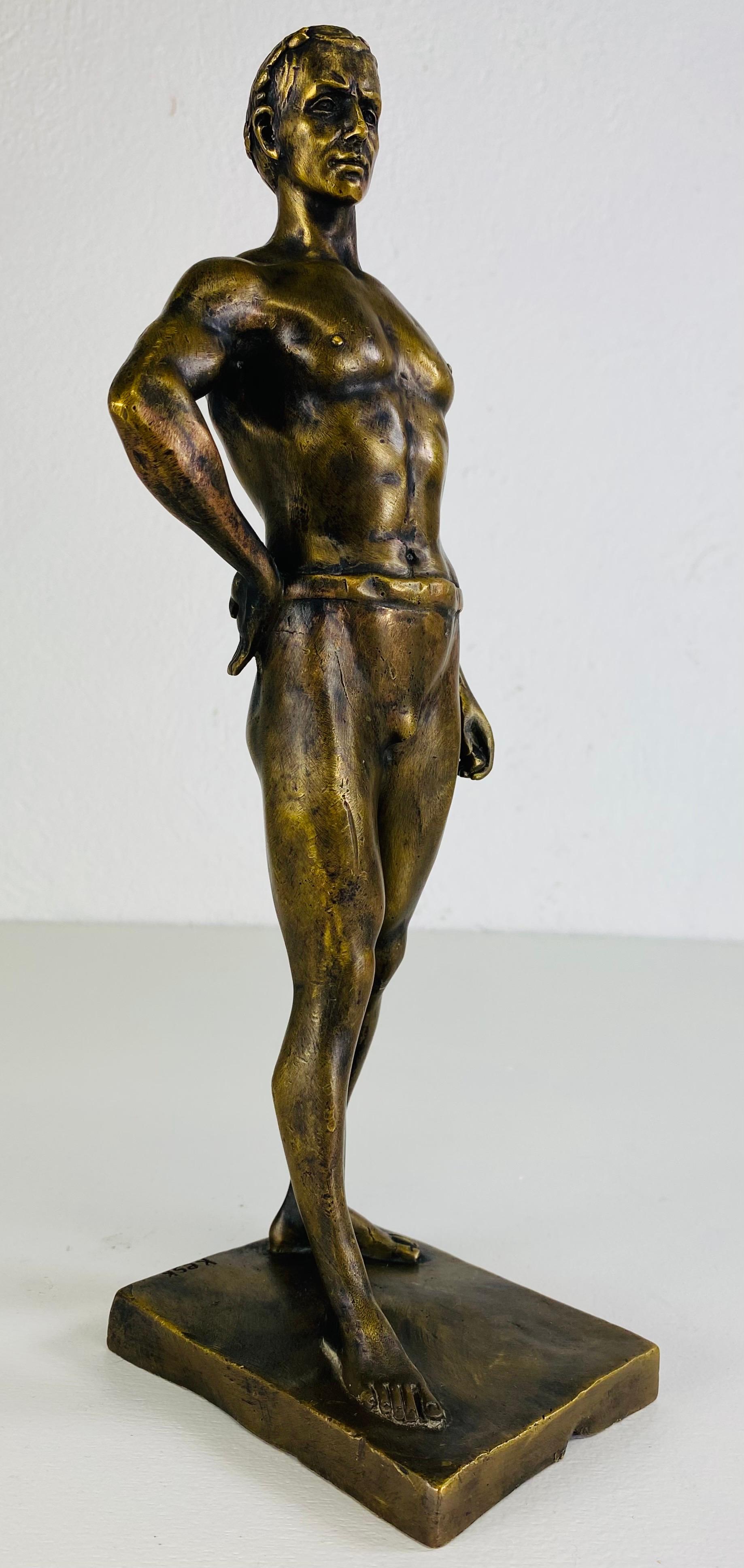 Scultura figurativa maschile classica in bronzo del 19° secolo in vendita 4