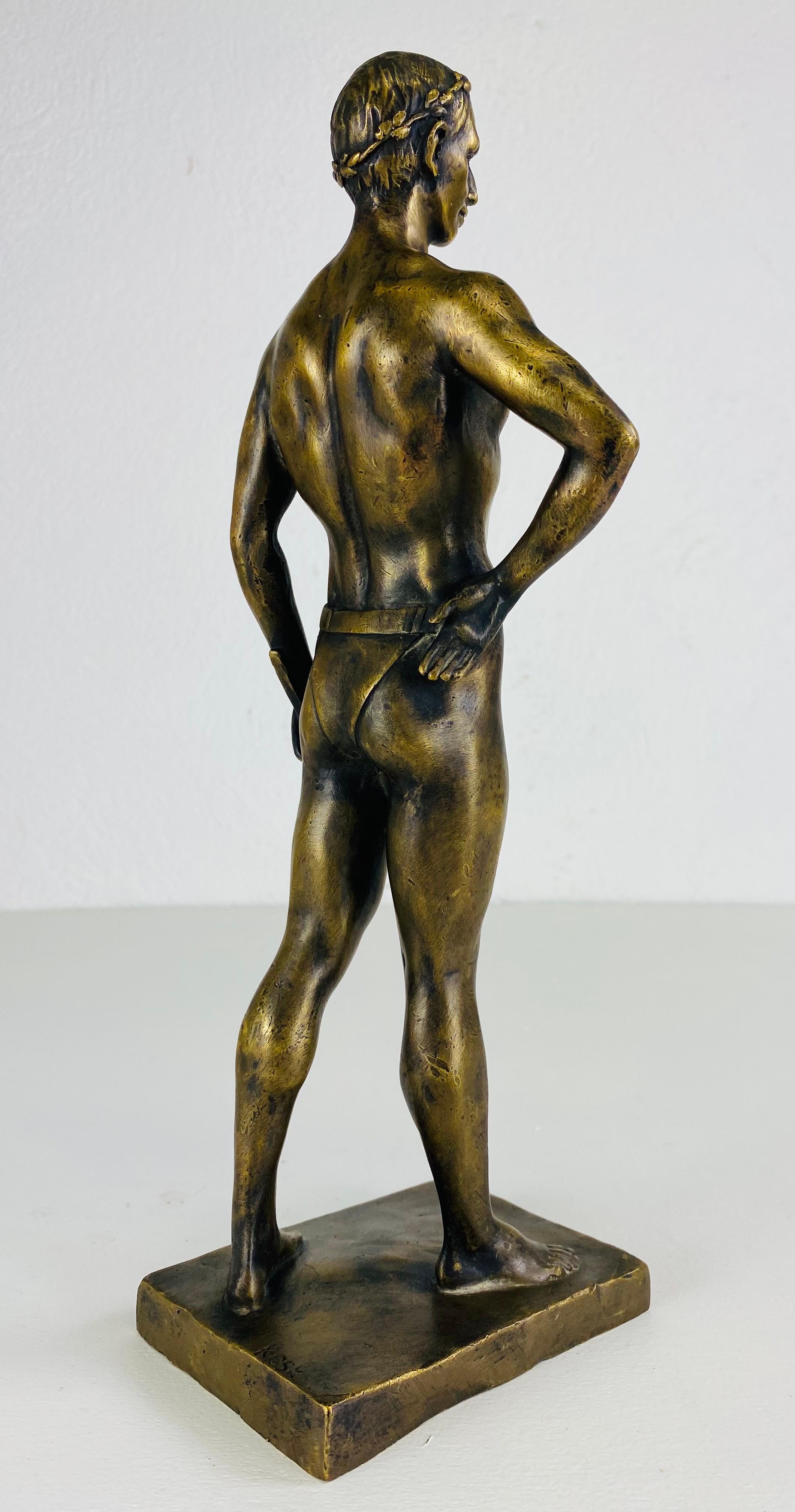 Fatto a mano Scultura figurativa maschile classica in bronzo del 19° secolo in vendita