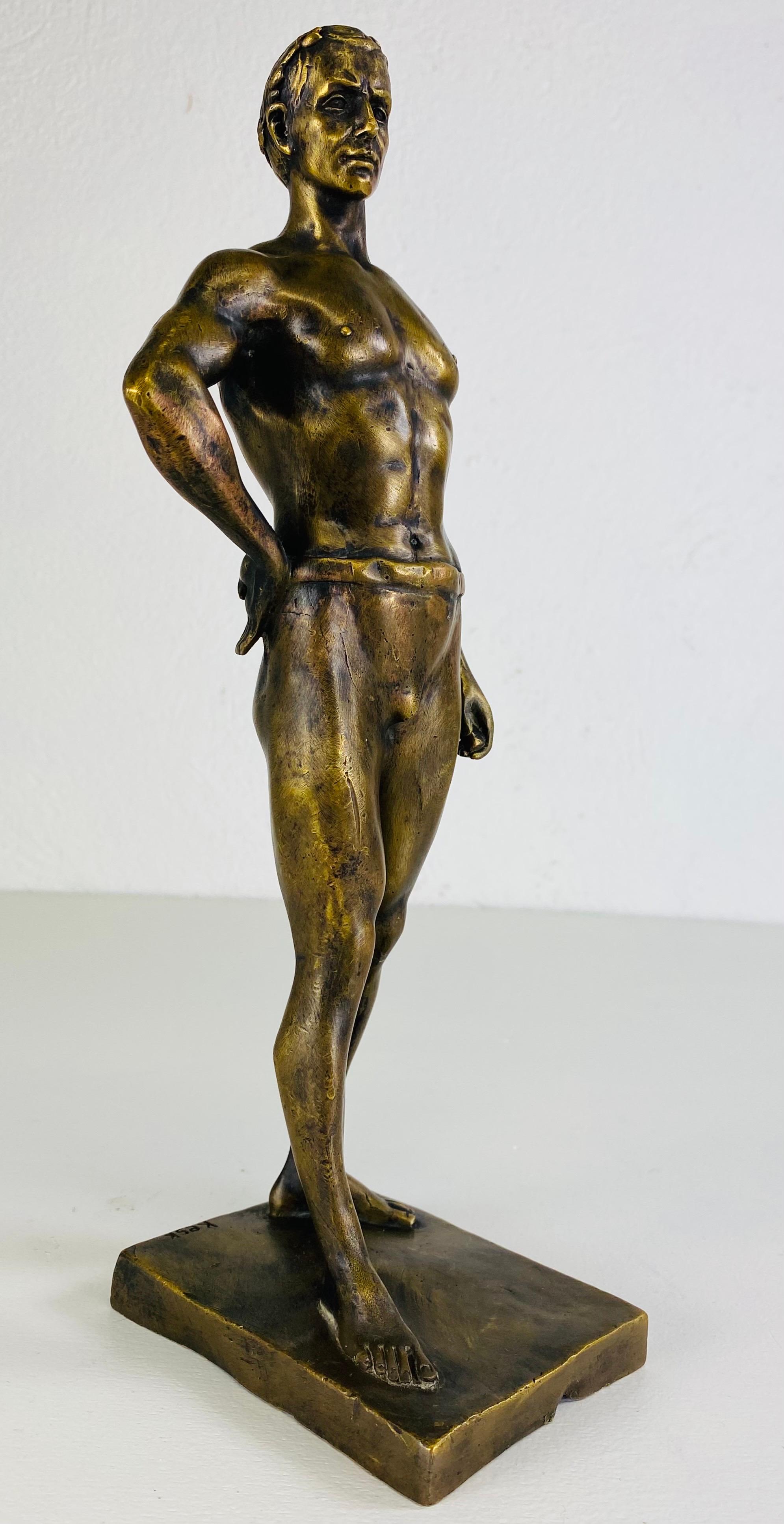Scultura figurativa maschile classica in bronzo del 19° secolo In condizioni buone in vendita a Allentown, PA