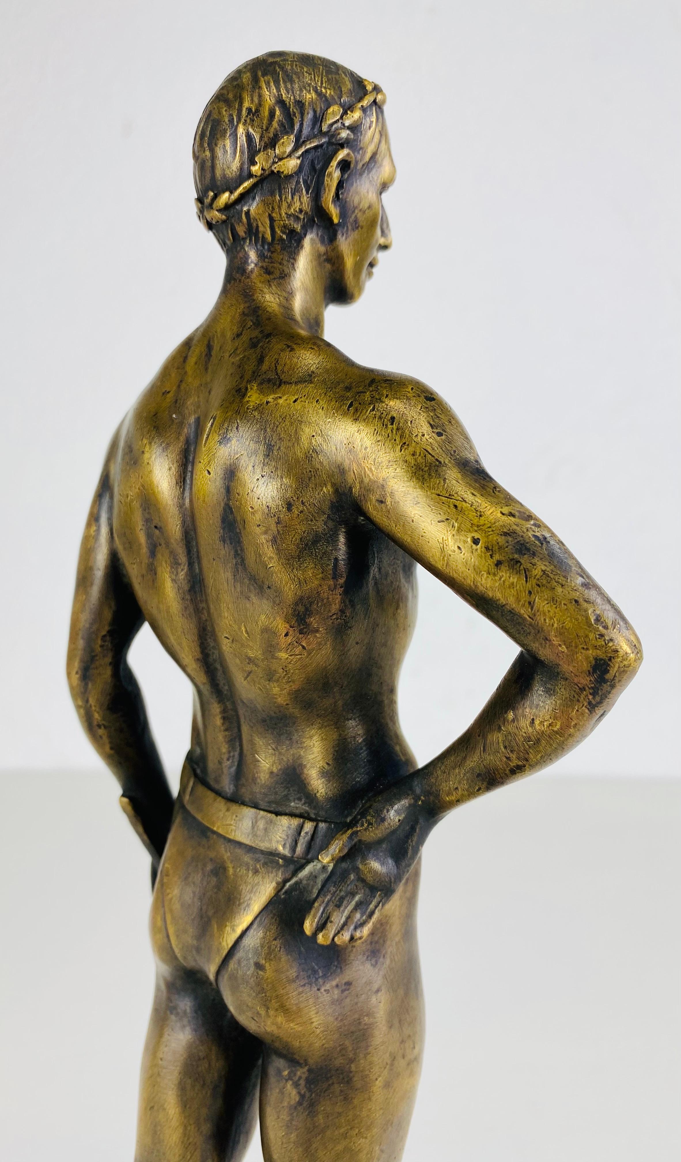Scultura figurativa maschile classica in bronzo del 19° secolo in vendita 1