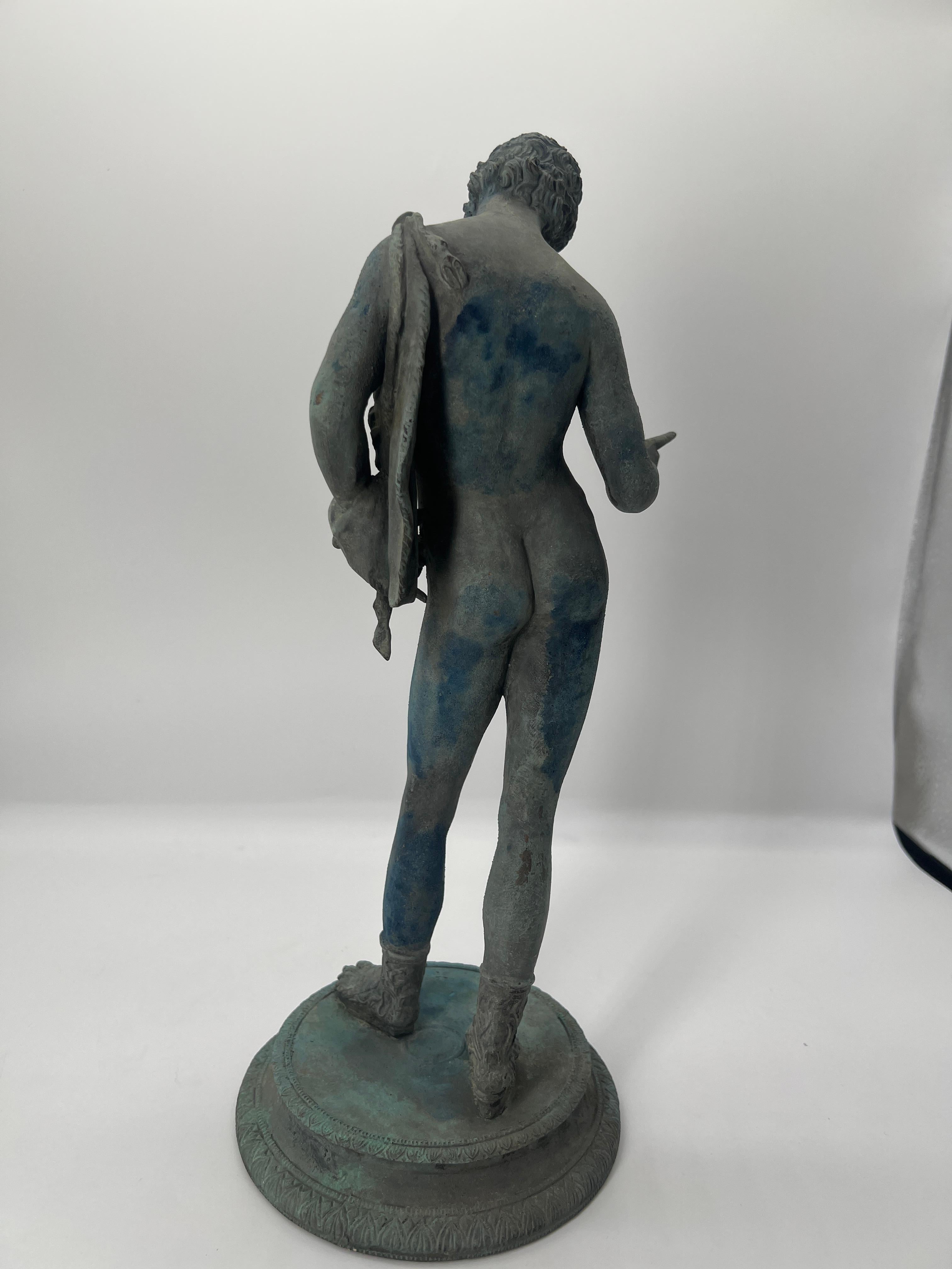 Grand Tour Bronzefigur eines jungen Mannes als Dionysos oder Narzissen aus dem 19. Jahrhundert im Angebot 2
