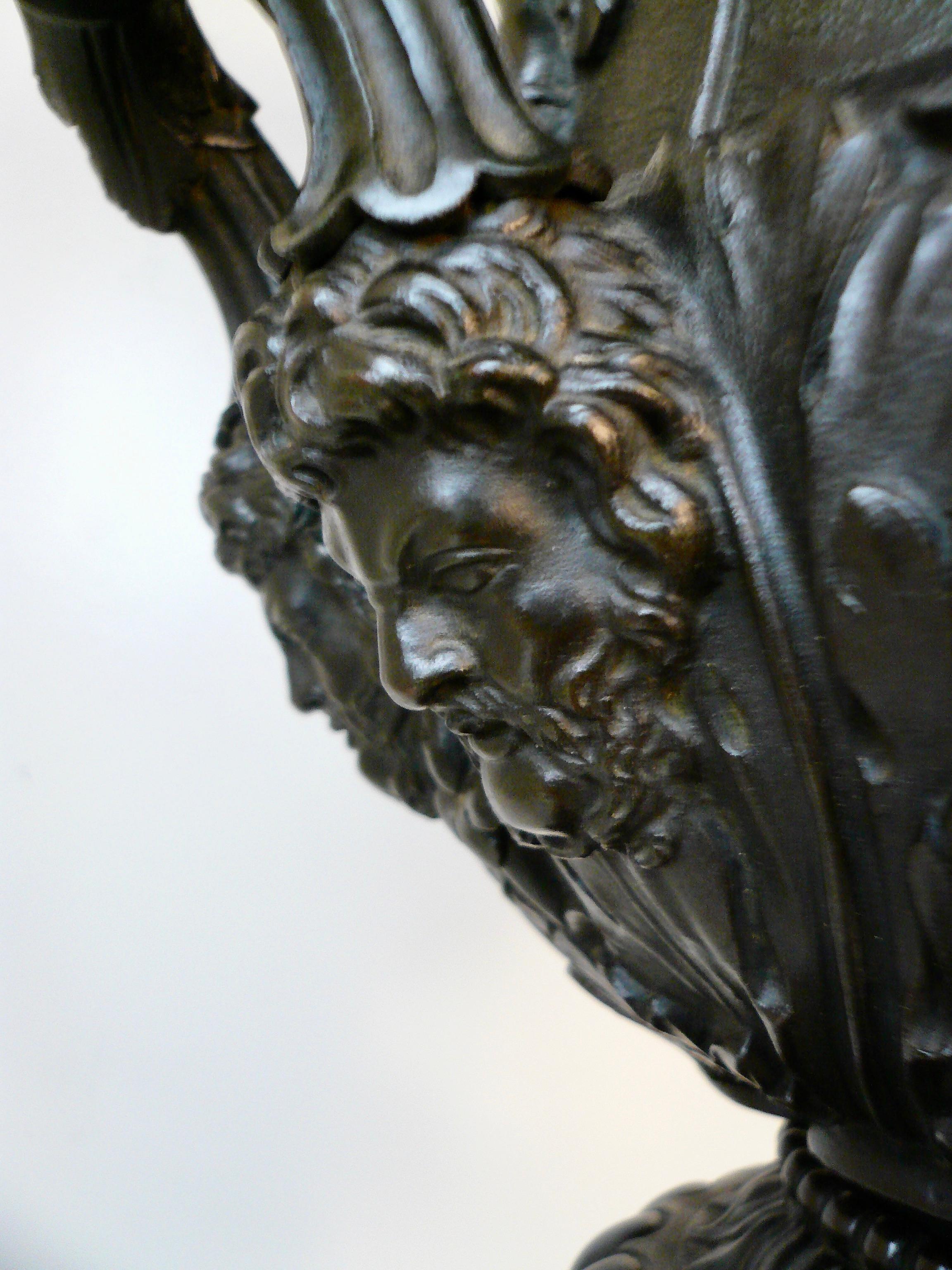 Grand Tour Bronzemodell der Medici-Vase oder Urne aus dem 19. Jahrhundert im Angebot 5