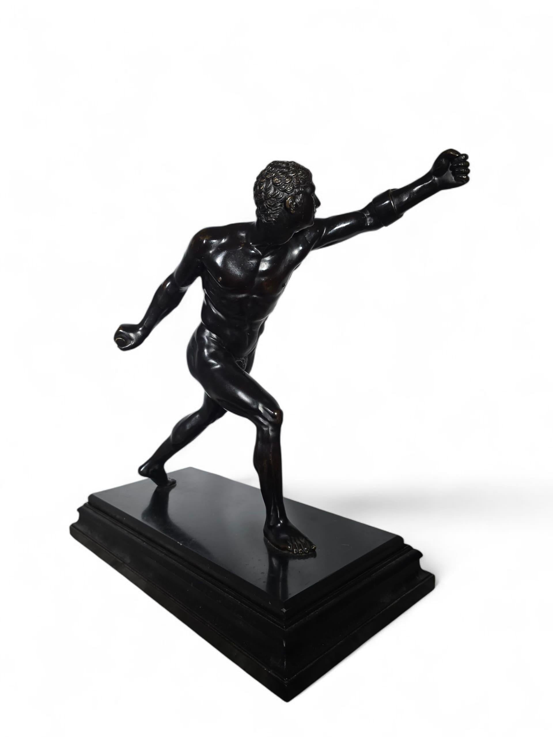 Scultura in bronzo del Grand Tour del XIX secolo raffigurante un gladiatore in vendita 5