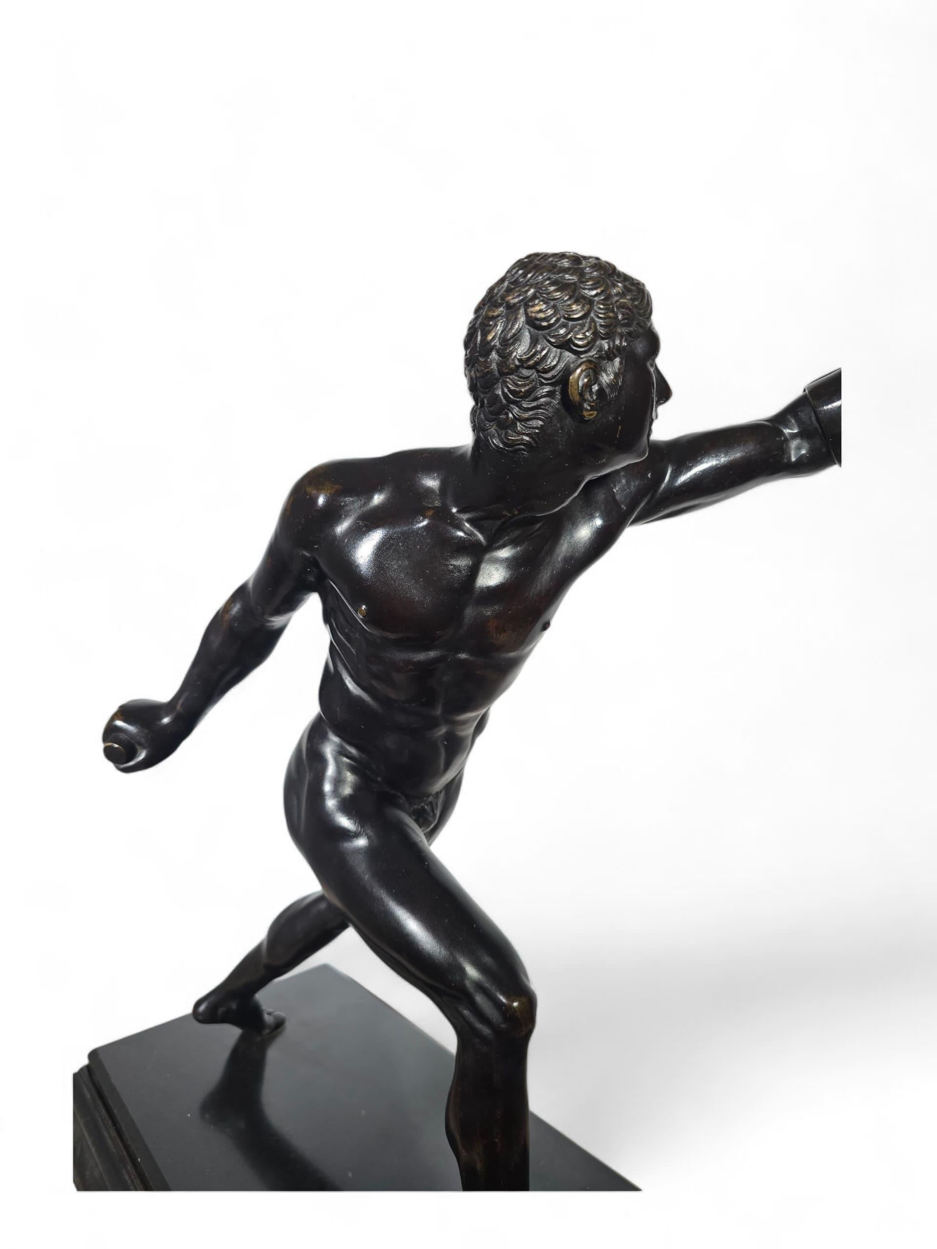 Scultura in bronzo del Grand Tour del XIX secolo raffigurante un gladiatore in vendita 6