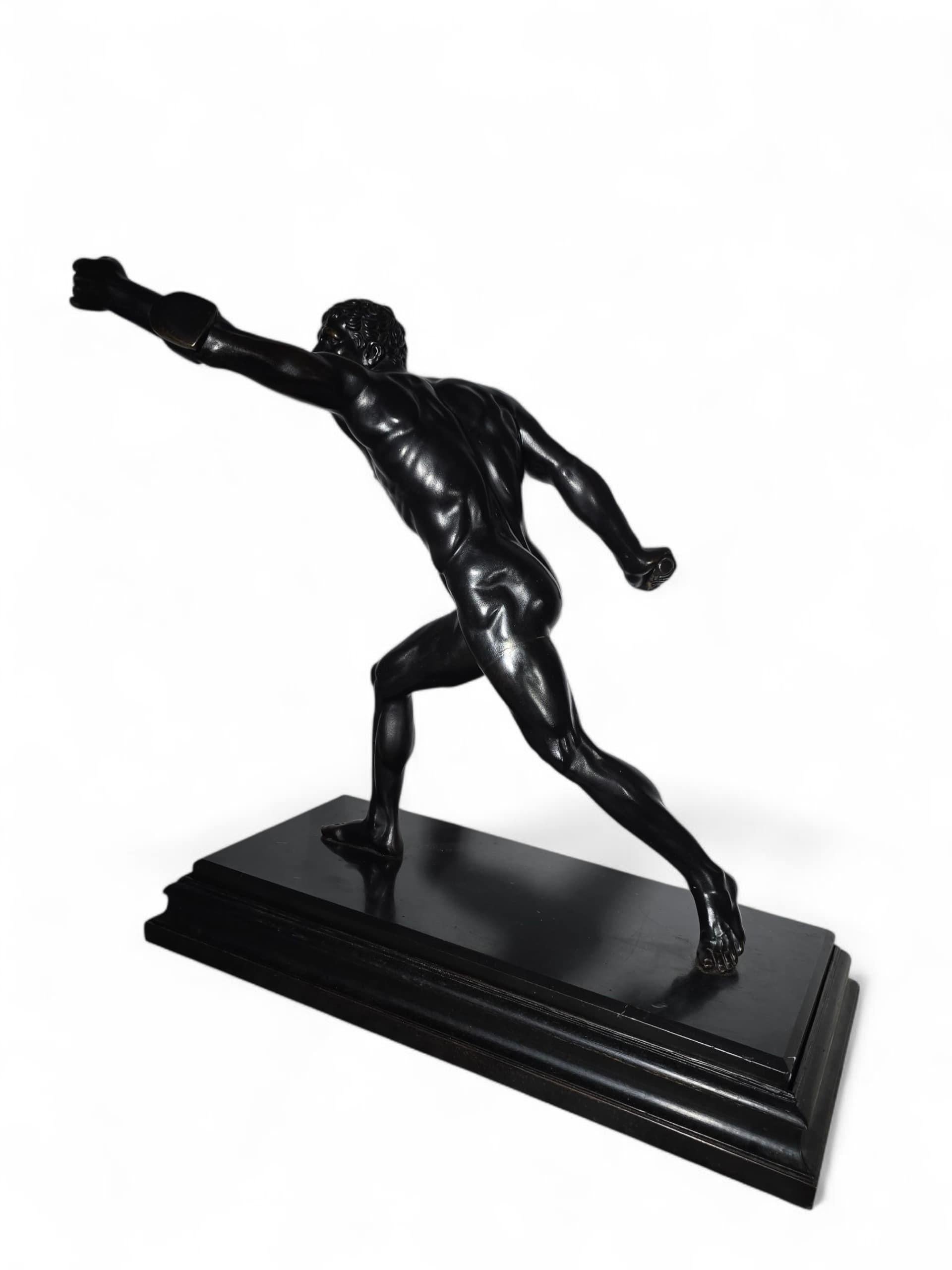 Scultura in bronzo del Grand Tour del XIX secolo raffigurante un gladiatore In condizioni buone in vendita a Madrid, ES