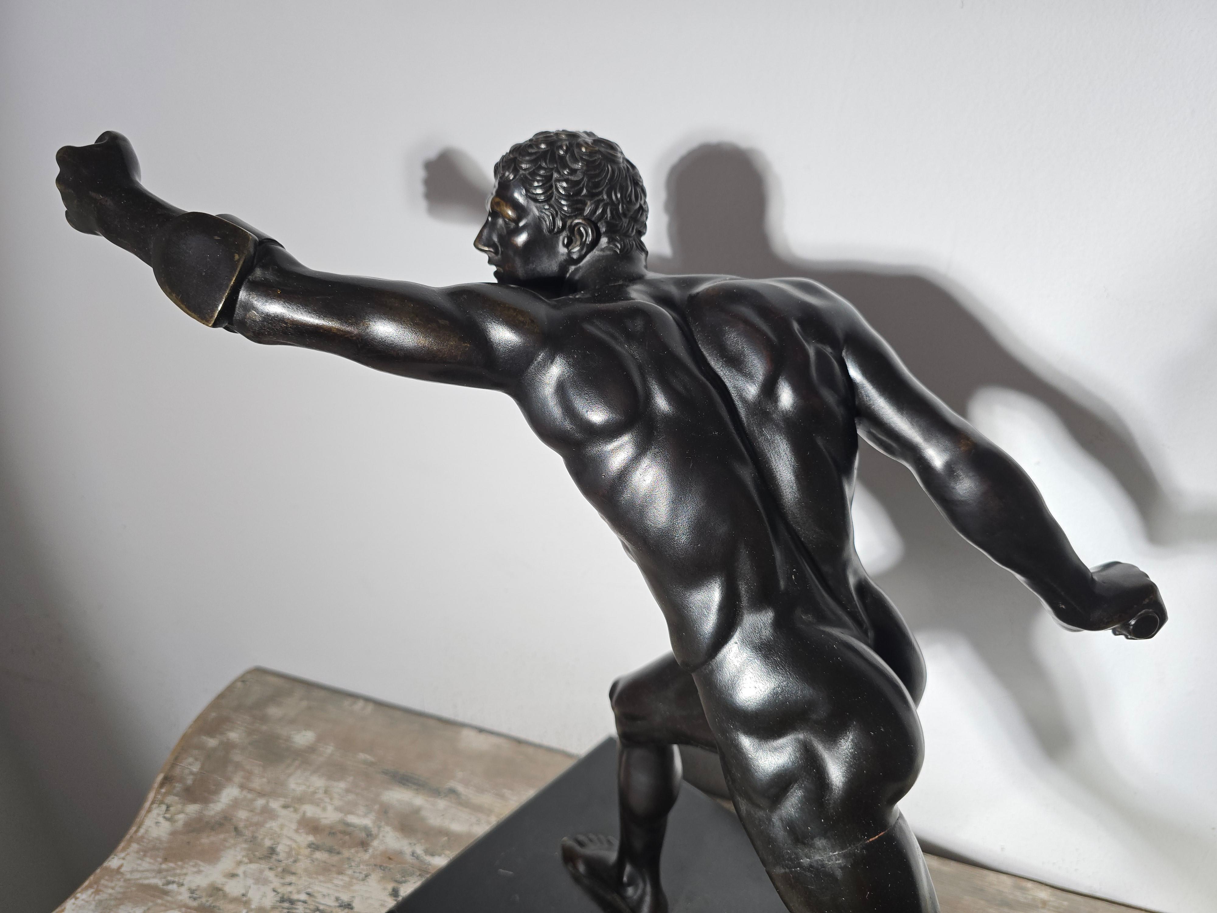 Metà XIX secolo Scultura in bronzo del Grand Tour del XIX secolo raffigurante un gladiatore in vendita