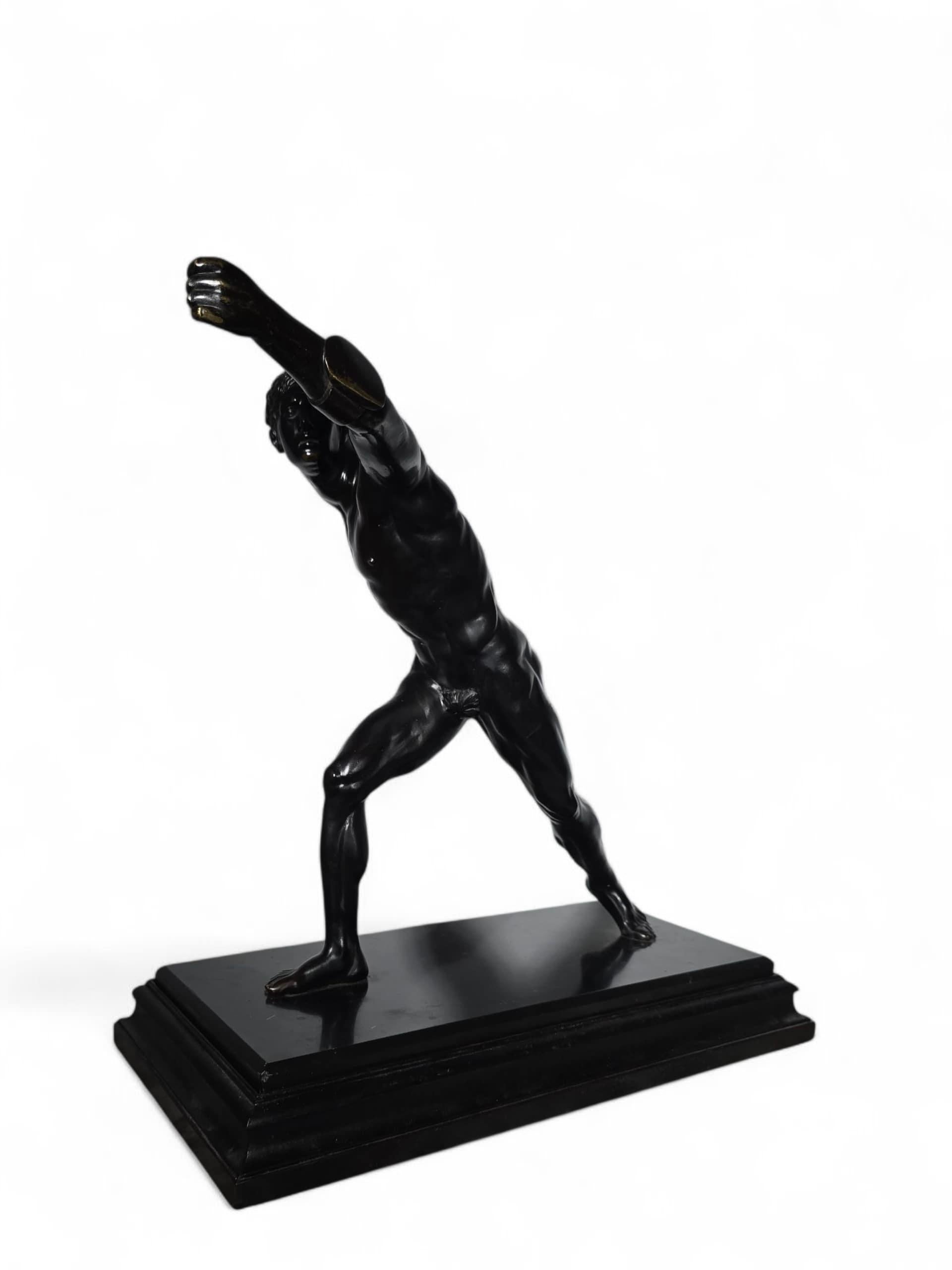 Scultura in bronzo del Grand Tour del XIX secolo raffigurante un gladiatore in vendita 1