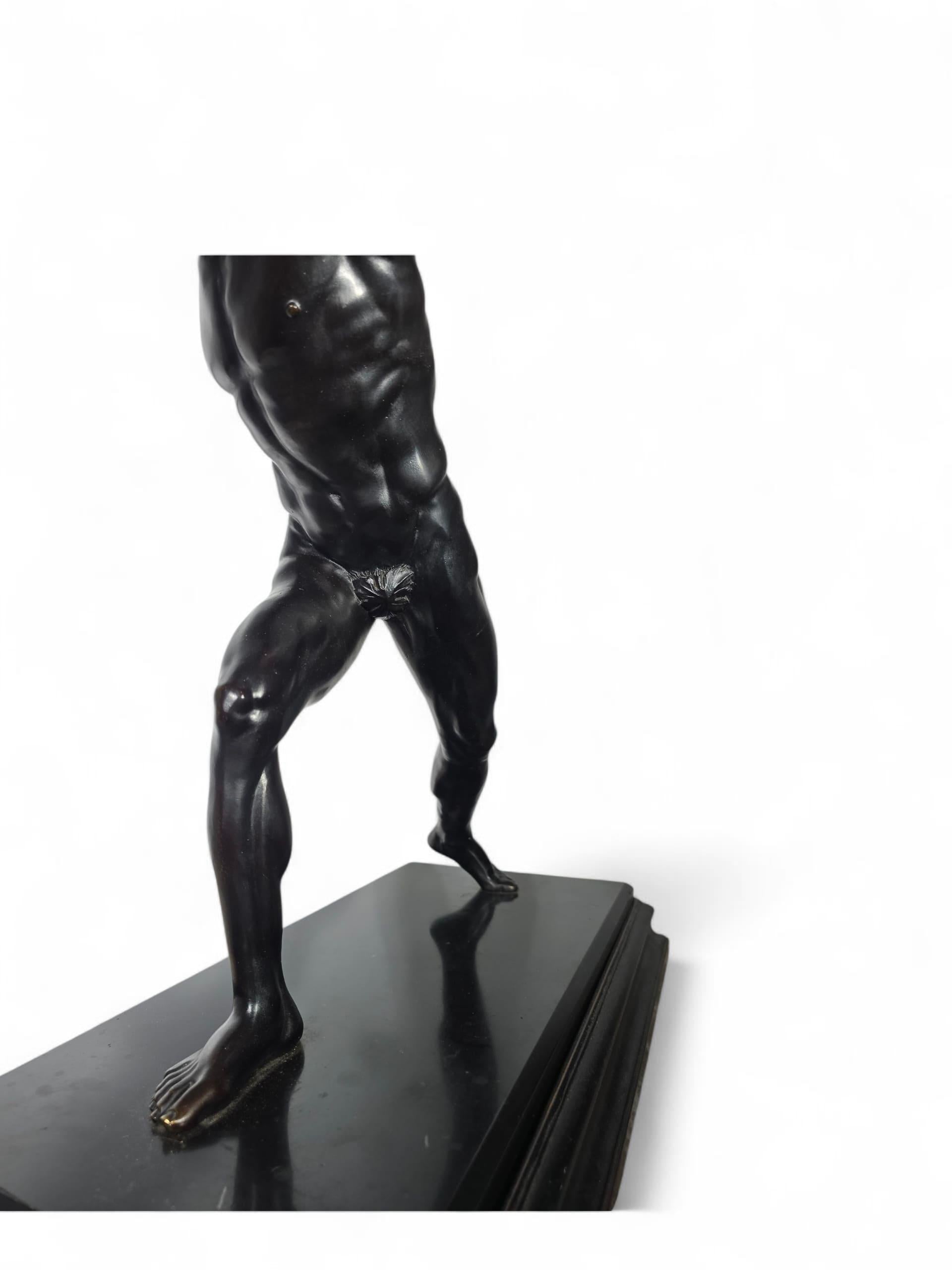 Scultura in bronzo del Grand Tour del XIX secolo raffigurante un gladiatore in vendita 4