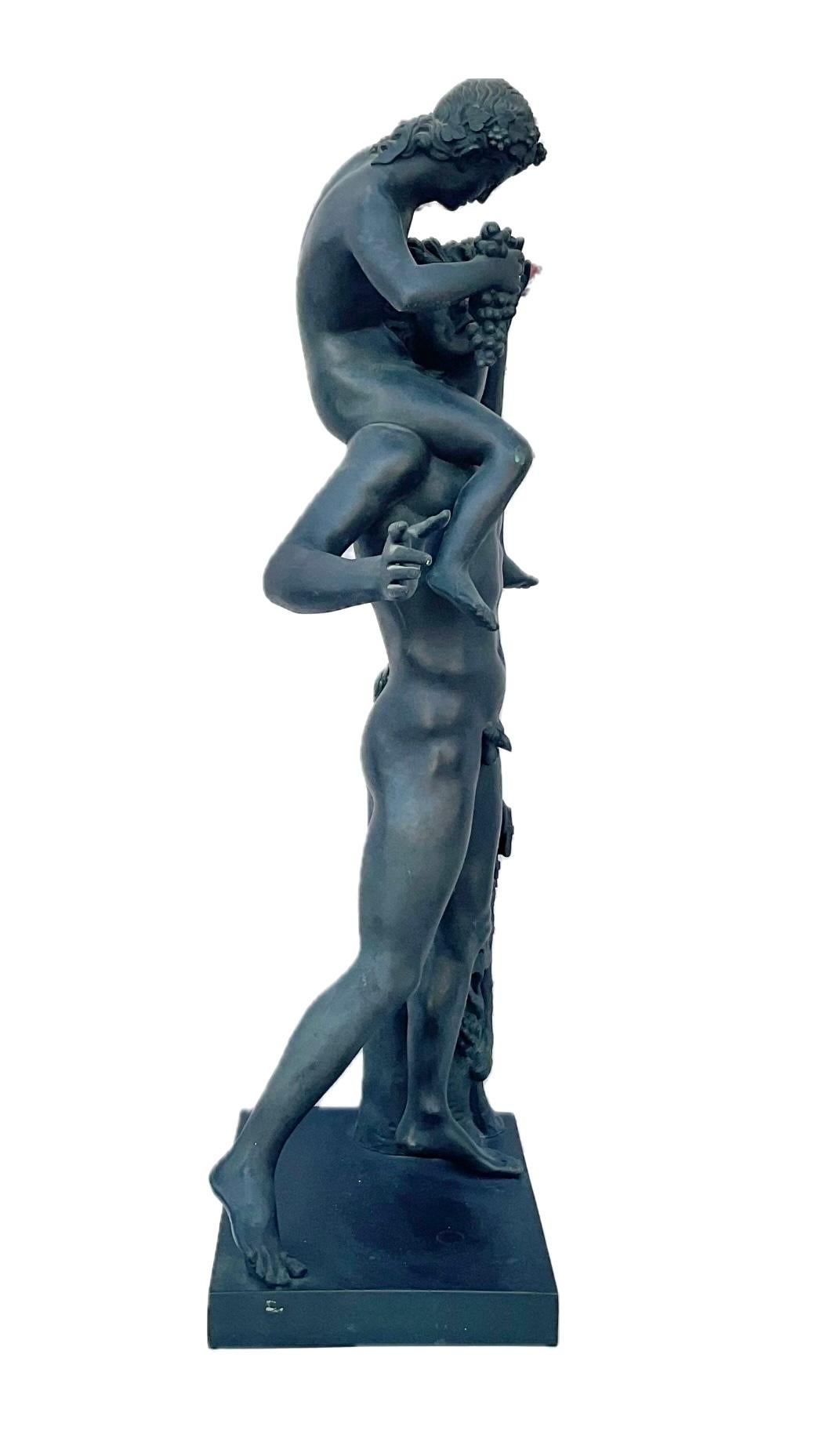 Italiano Scultura in bronzo Grand Tour del XIX secolo raffigurante un satiro con Dioniso bambino in vendita