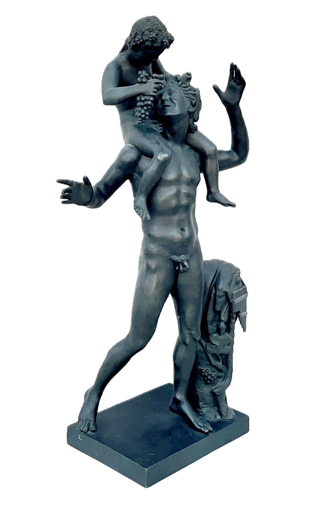 Scultura in bronzo Grand Tour del XIX secolo raffigurante un satiro con Dioniso bambino In condizioni buone in vendita a Bradenton, FL