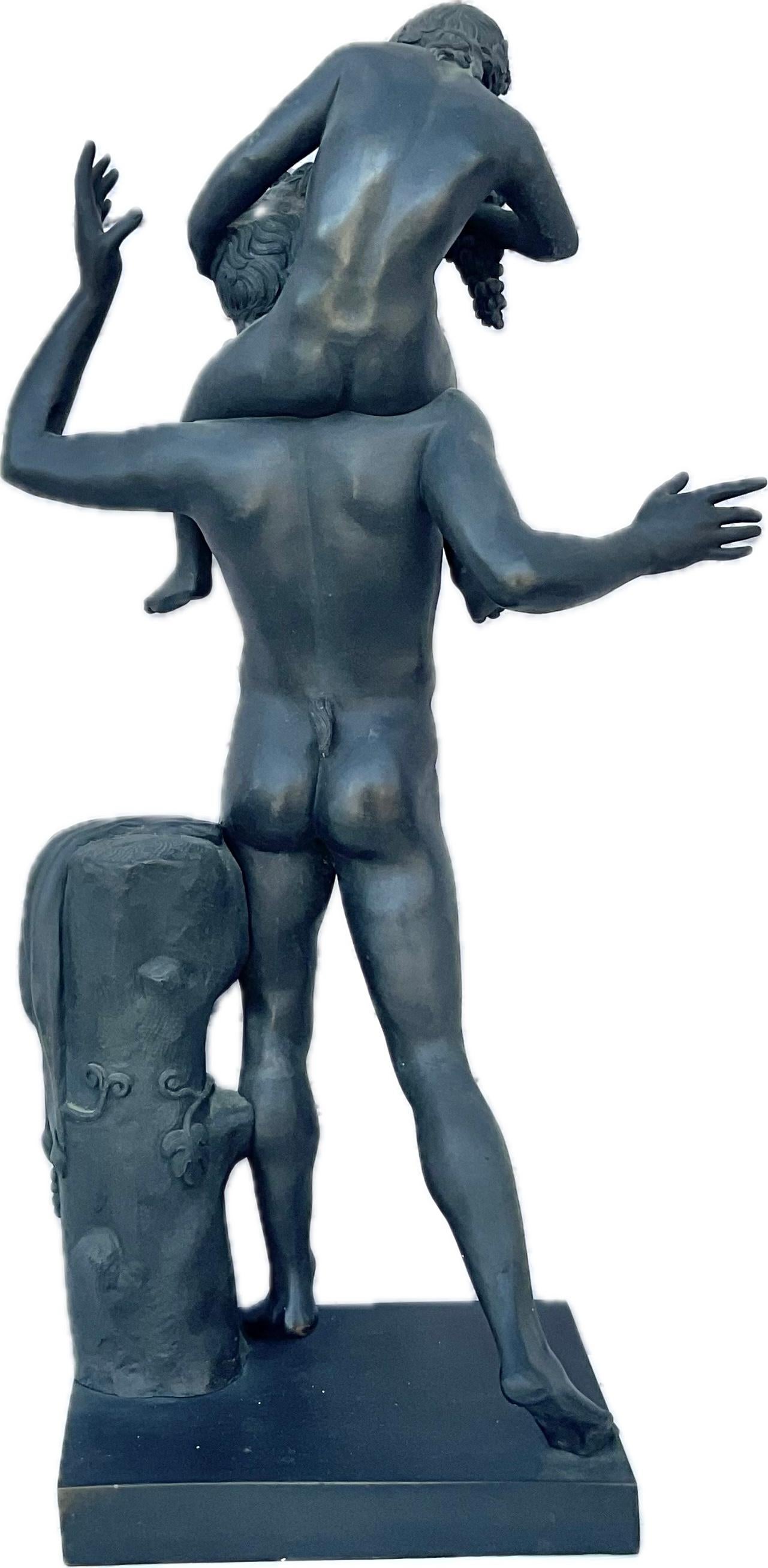 Scultura in bronzo Grand Tour del XIX secolo raffigurante un satiro con Dioniso bambino in vendita 3