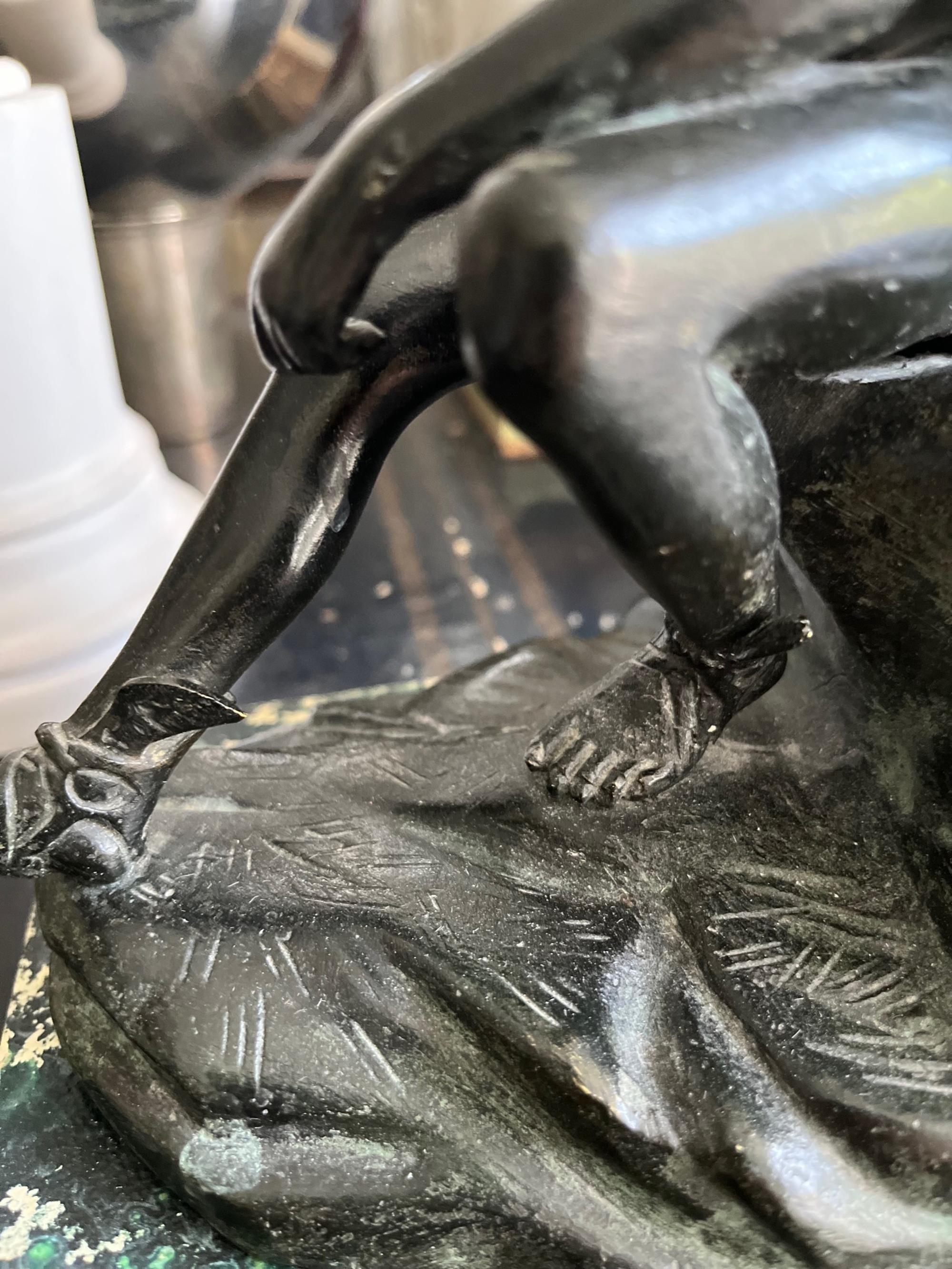 Scultura in bronzo Grand Tour del XIX secolo raffigurante Hermes seduto in vendita 6