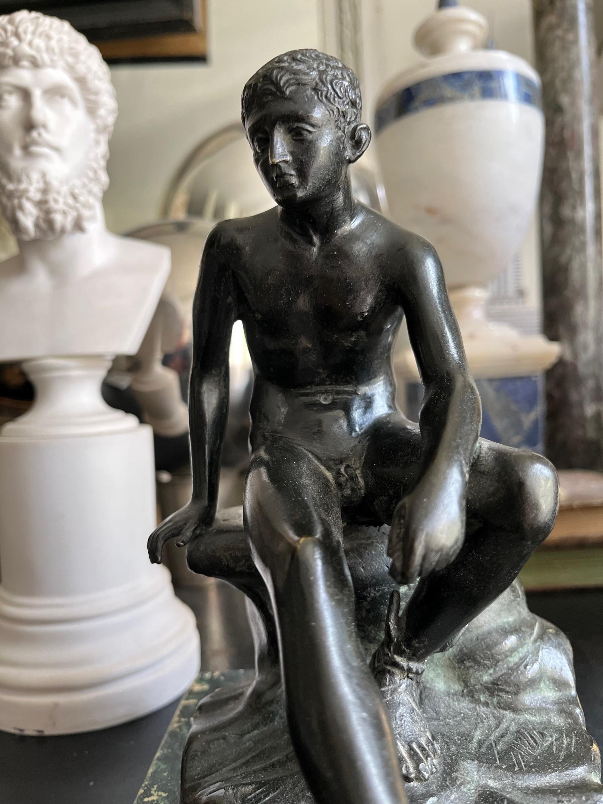 Scultura in bronzo Grand Tour del XIX secolo raffigurante Hermes seduto in vendita 10