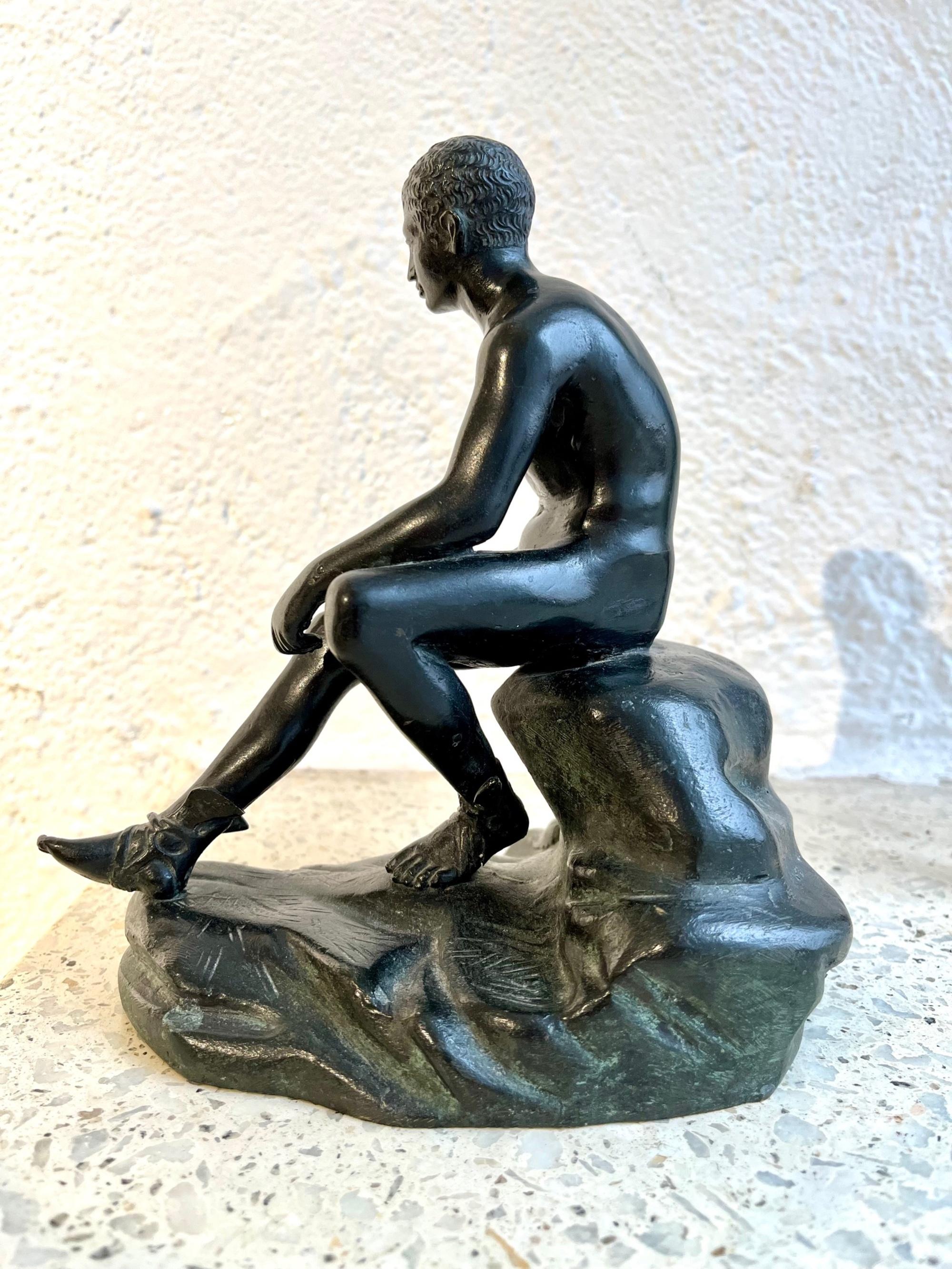 Scultura in bronzo Grand Tour del XIX secolo raffigurante Hermes seduto in vendita 13