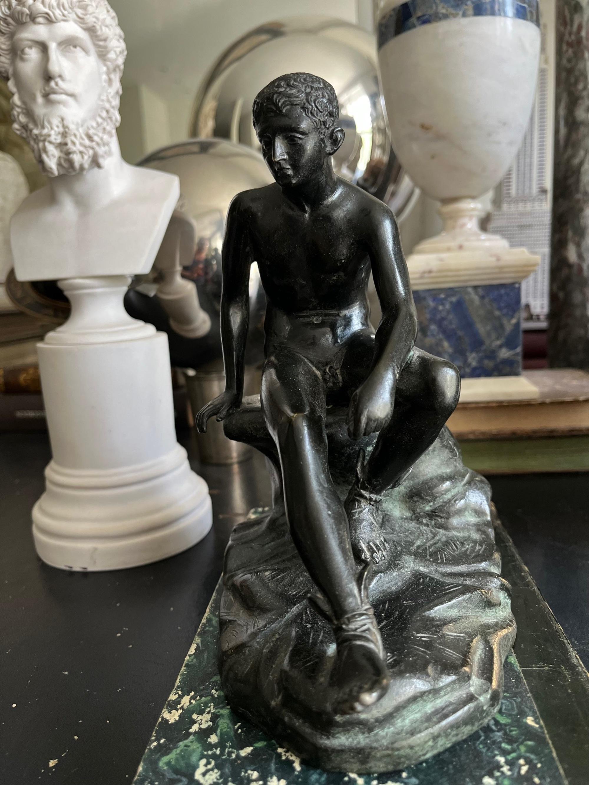 Bronzo Scultura in bronzo Grand Tour del XIX secolo raffigurante Hermes seduto in vendita