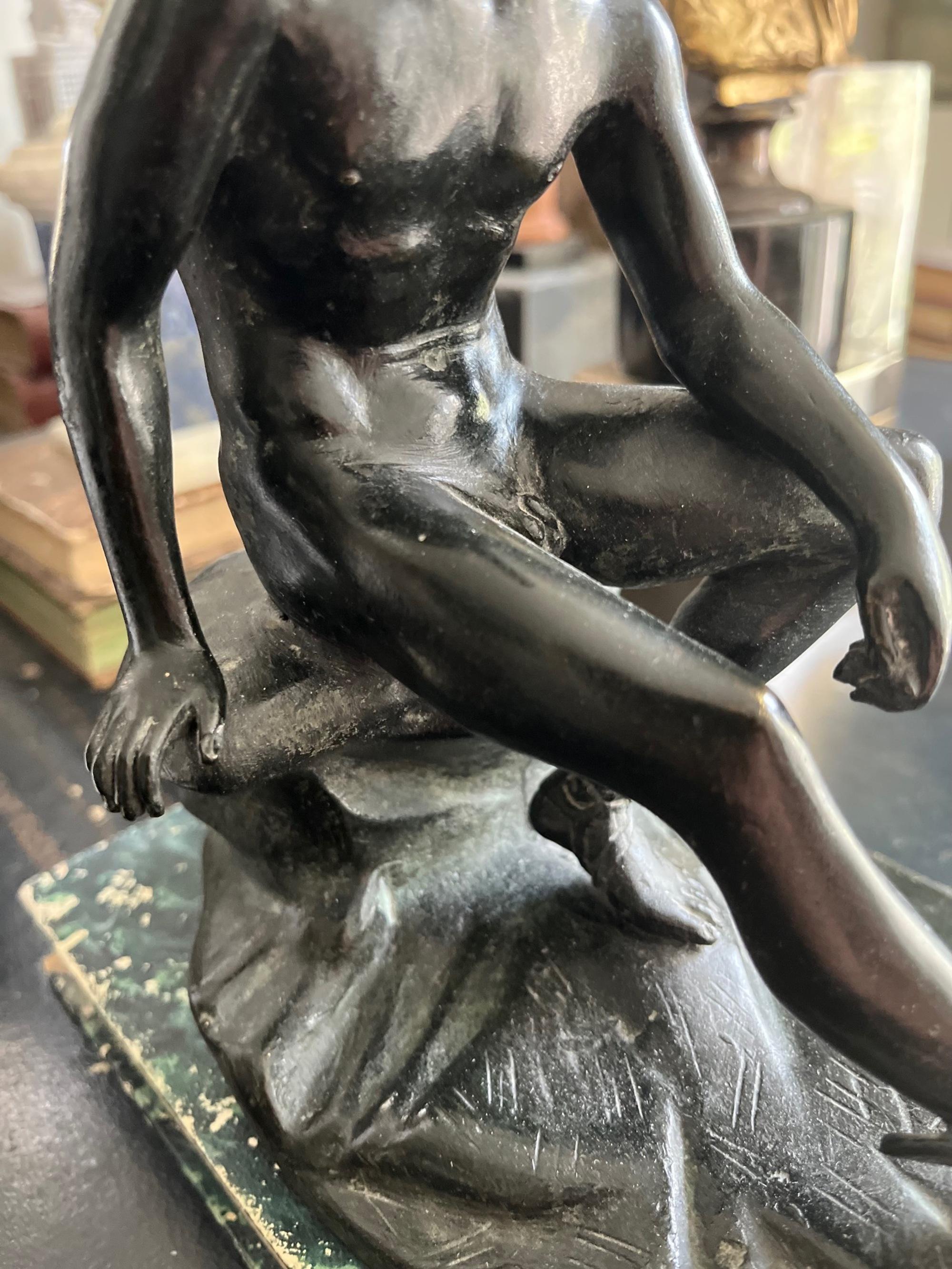 Scultura in bronzo Grand Tour del XIX secolo raffigurante Hermes seduto in vendita 2