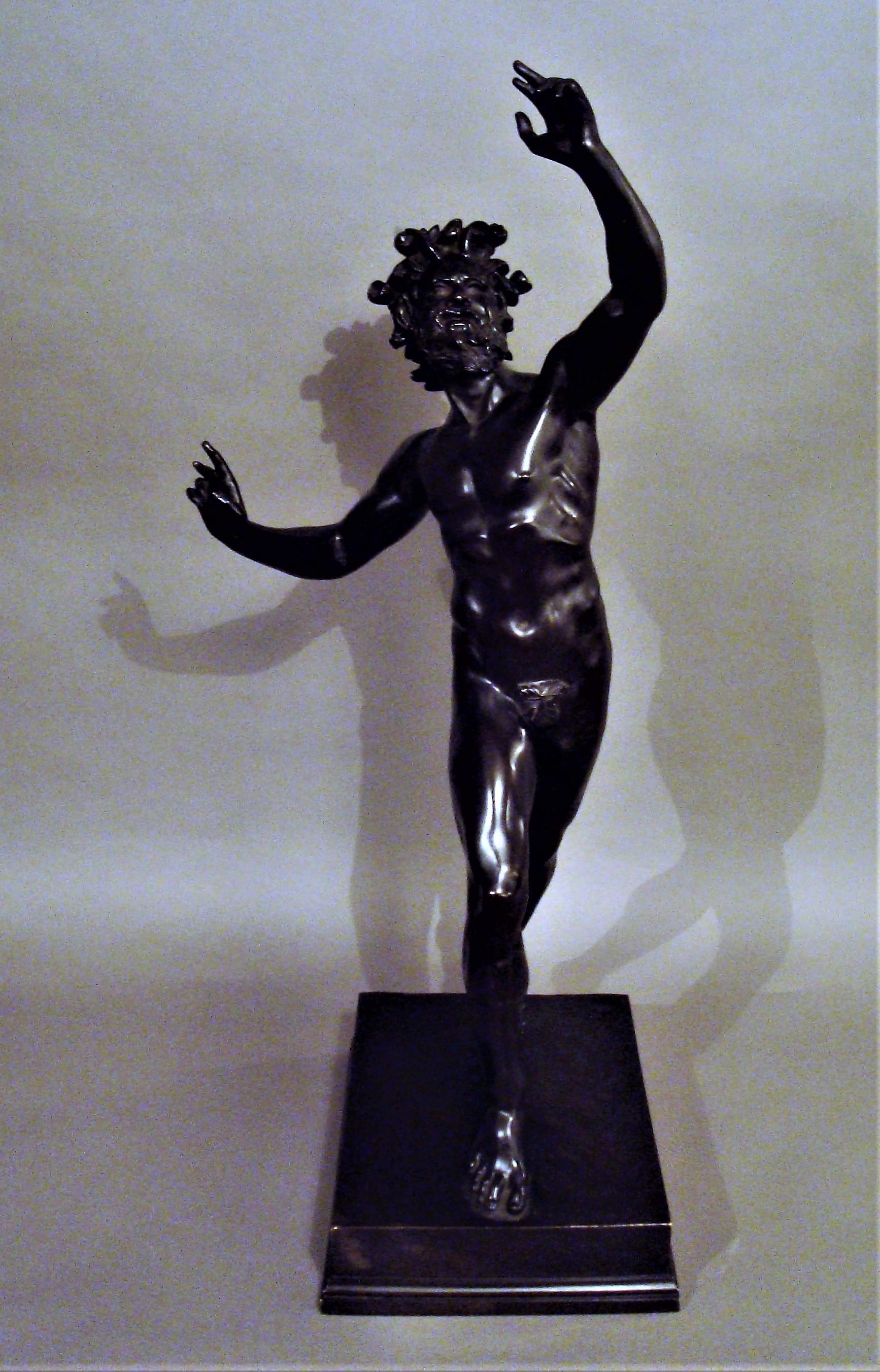 Scultura in bronzo del Grand Tour del XIX secolo raffigurante un fauno danzante in vendita 7