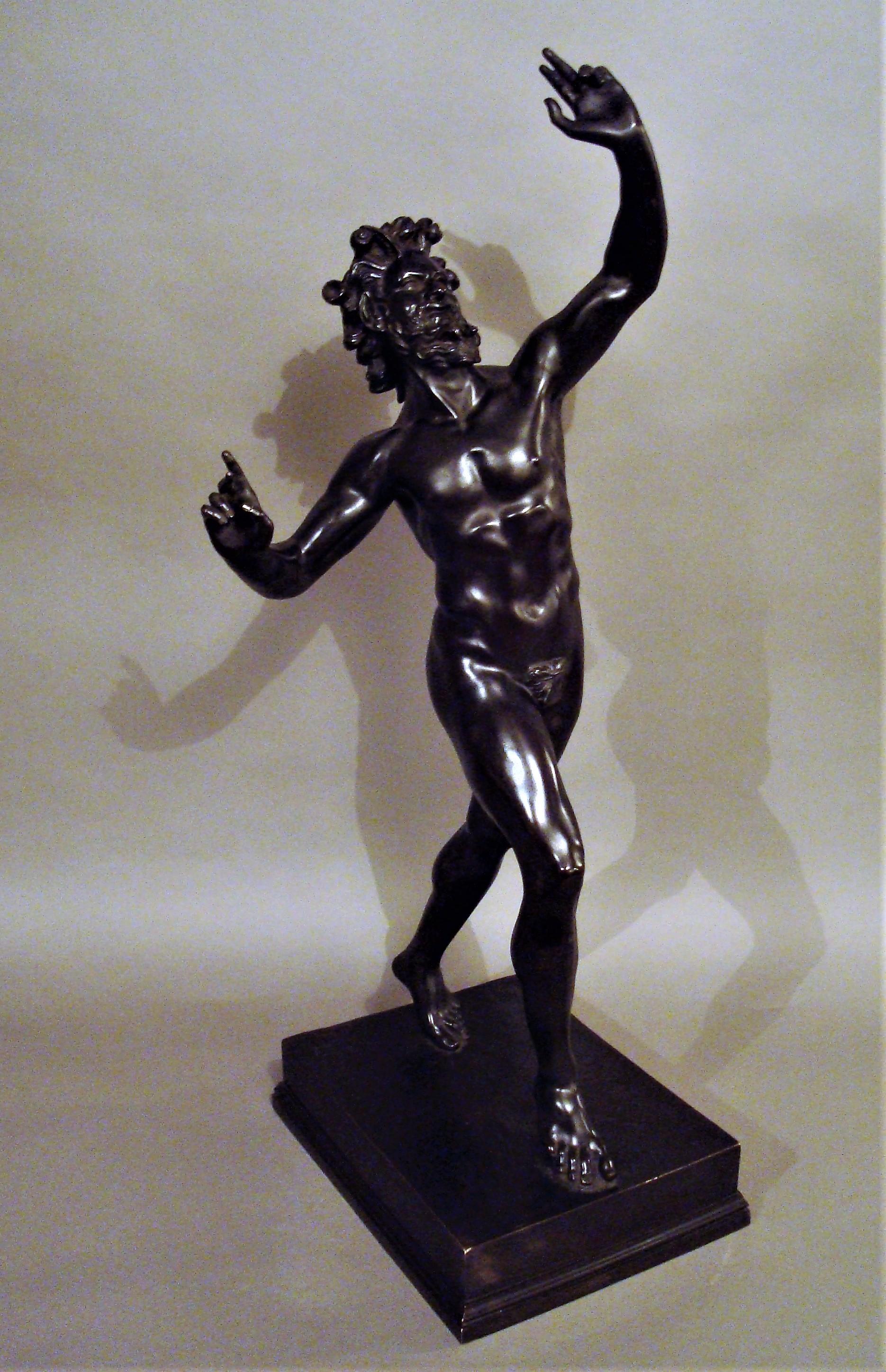 Romano classico Scultura in bronzo del Grand Tour del XIX secolo raffigurante un fauno danzante in vendita