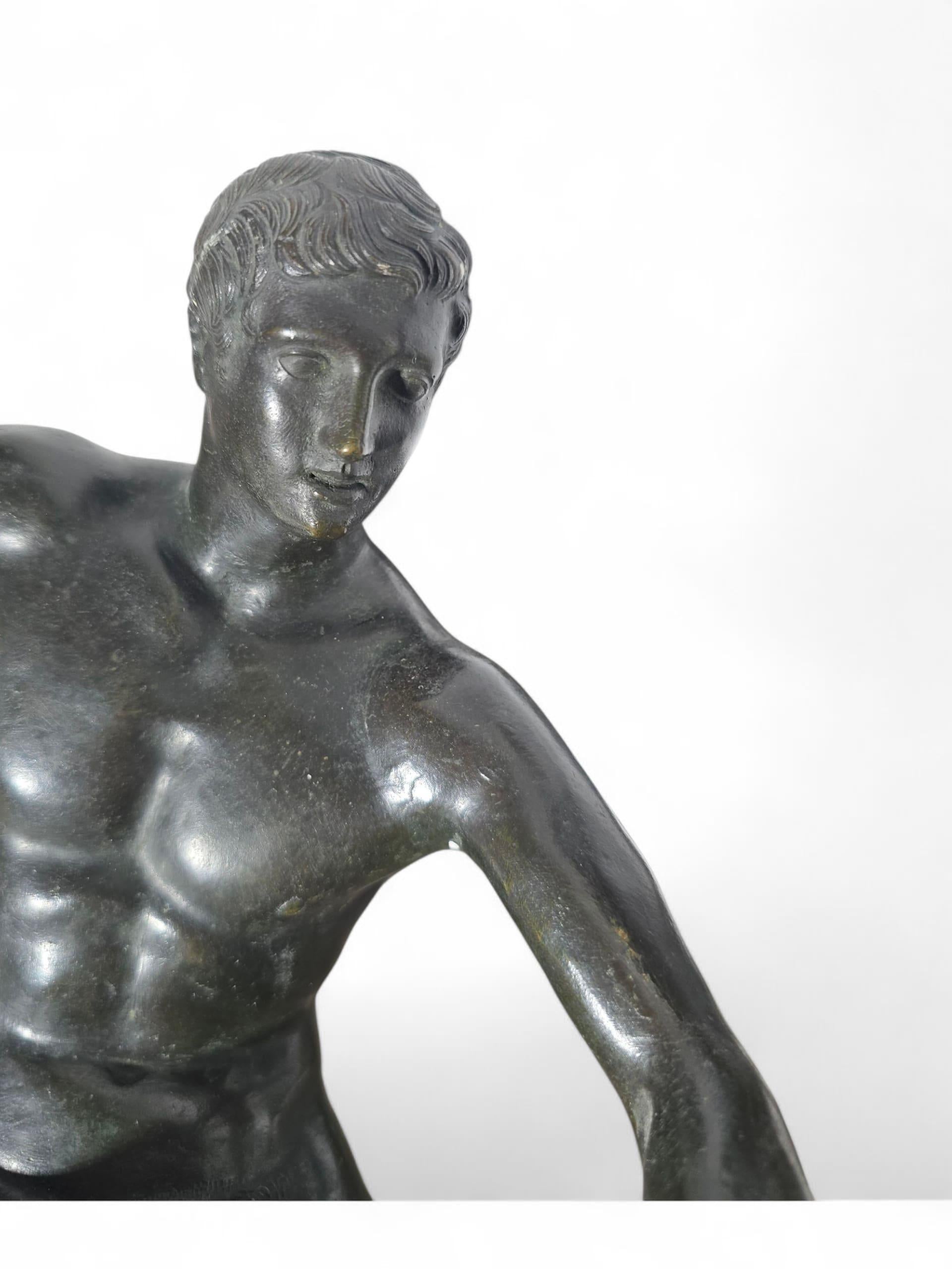 Scultura in bronzo Grand Tour del XIX secolo raffigurante il Discobolo in vendita 7