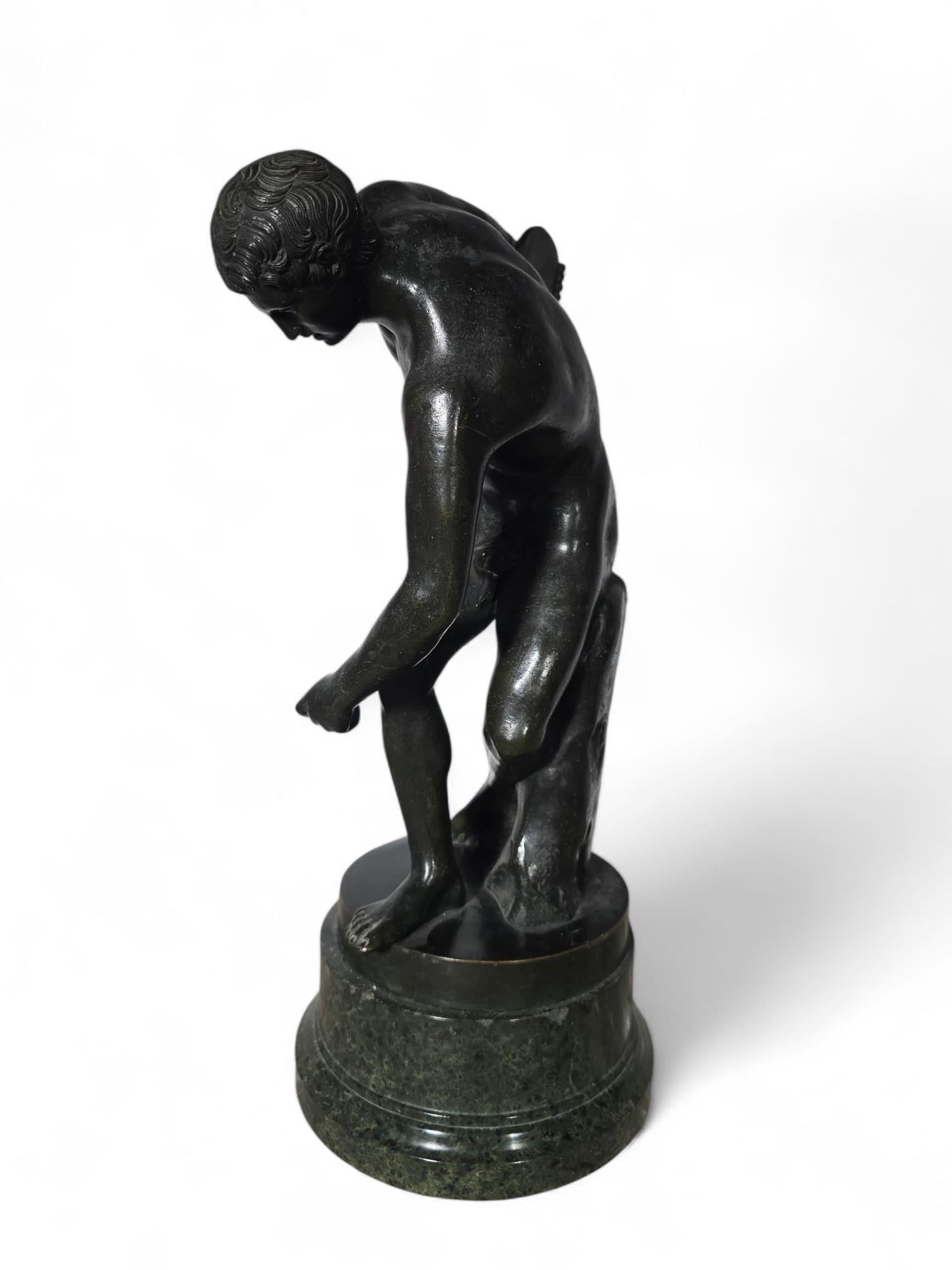 Scultura in bronzo Grand Tour del XIX secolo raffigurante il Discobolo in vendita 3