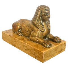 XIXe siècle, Grand Tour Statue de Sphinx en bronze sur socle en marbre de Sienne