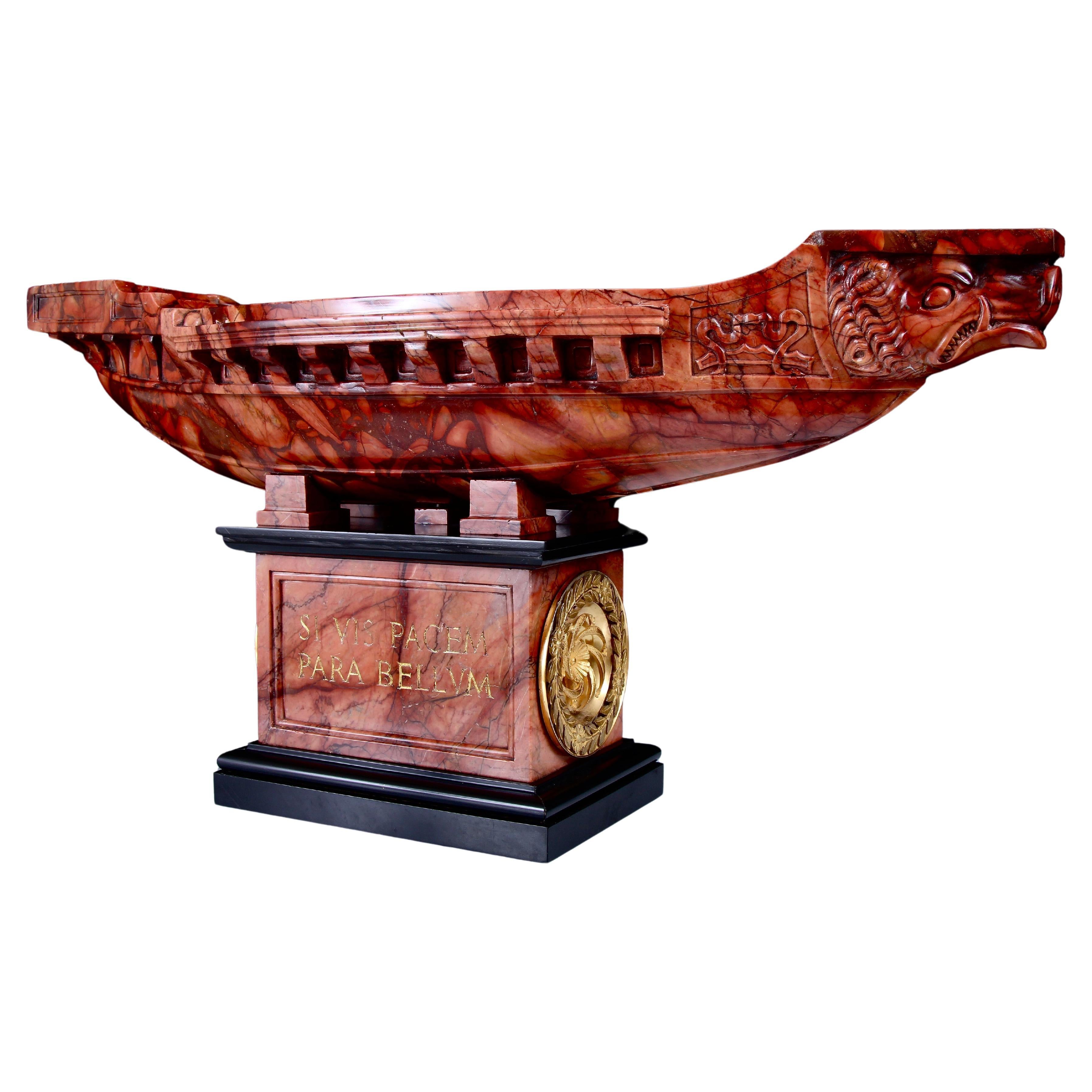 Grand Tour Geschnitzter Marmor- und vergoldeter Bronze-Navicella aus dem 19. Jahrhundert