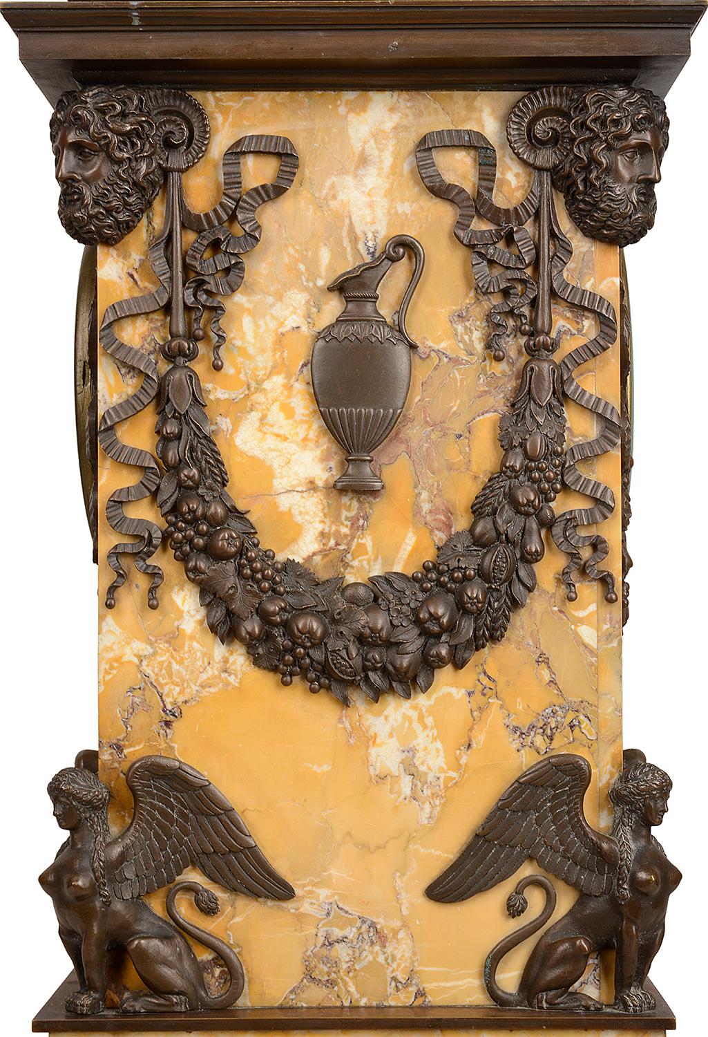 pendule de cheminée du 19ème siècle influencée par le Grand Tour Bon état - En vente à Brighton, Sussex