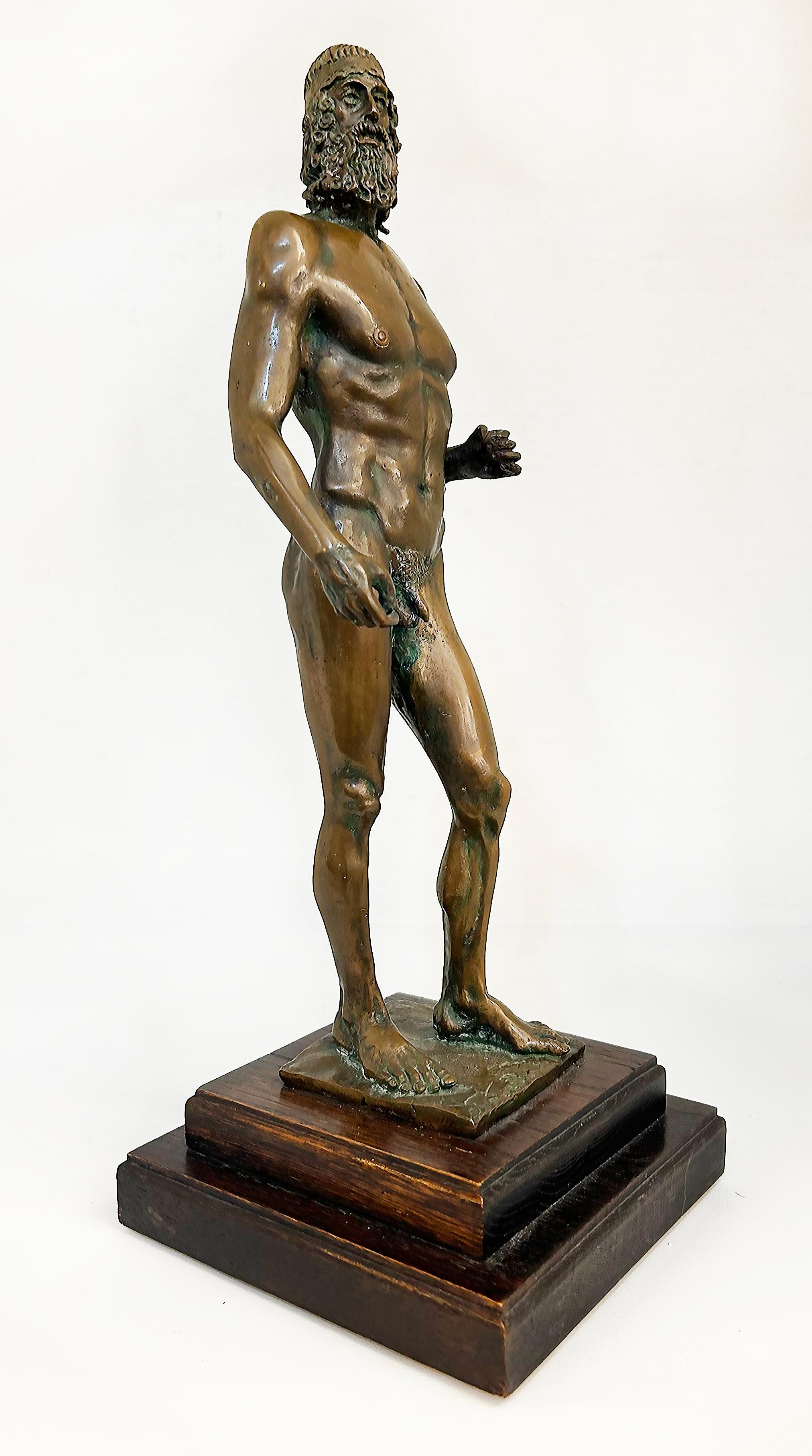 Patiné Statue de guerrier Riace en bronze italien des années 1980 signée Pintoneilo en vente