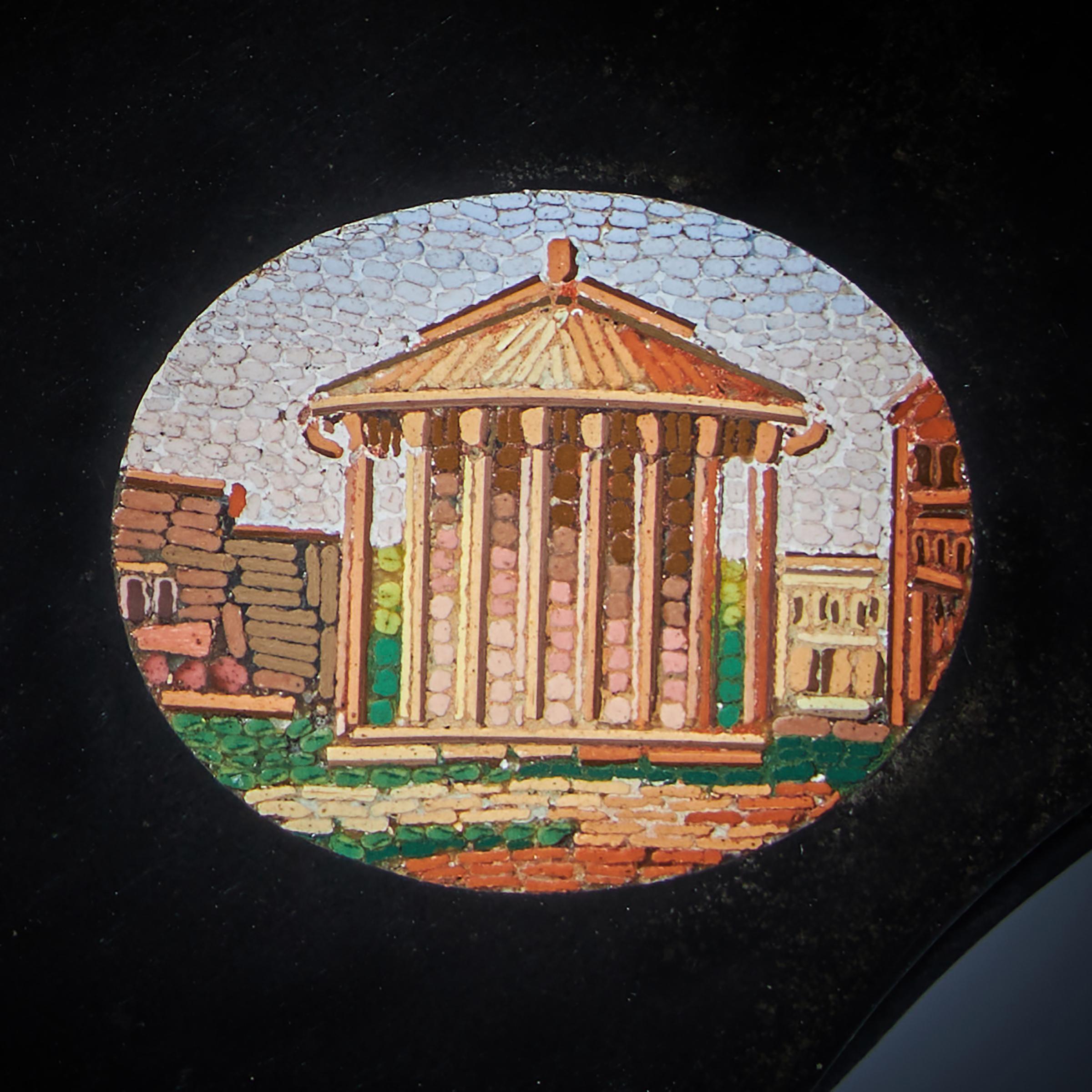 Grand Tour Micro Mosaik-Tablett aus dem 19. Jahrhundert, das italienische Architektur darstellt im Zustand „Gut“ im Angebot in Oxfordshire, United Kingdom