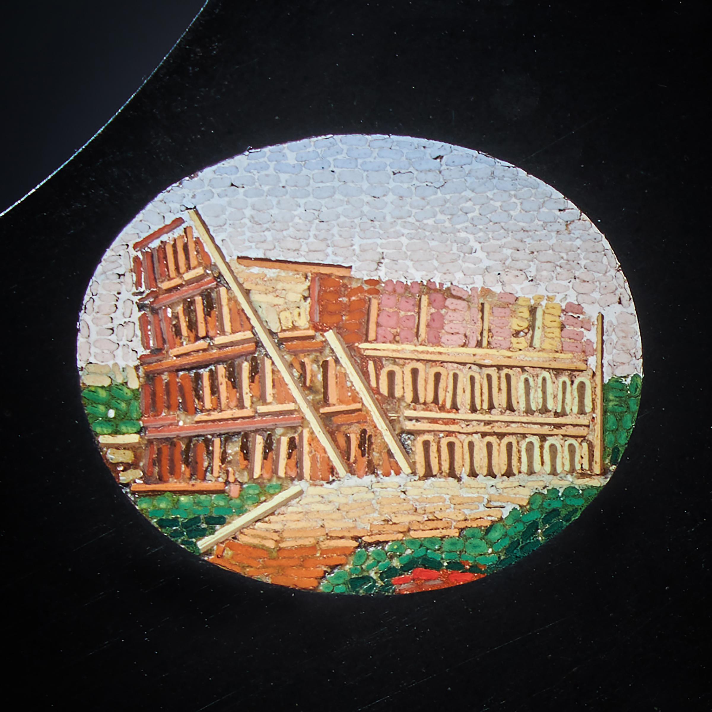 Grand Tour Micro Mosaik-Tablett aus dem 19. Jahrhundert, das italienische Architektur darstellt im Angebot 2