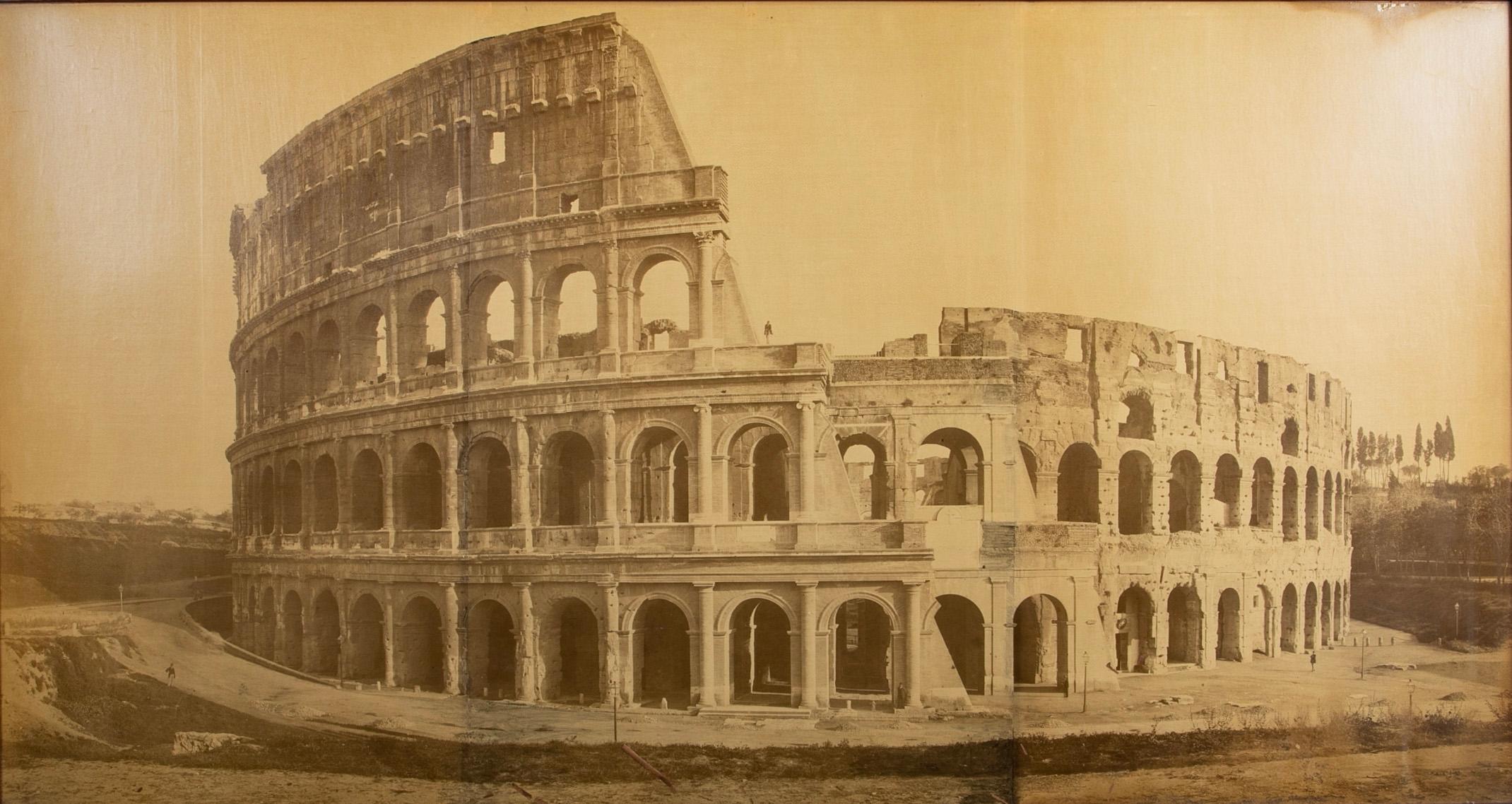 Fantastique grande échelle du 19ème siècle  Image Grand Tour du Colisée romain dans le cadre original en chêne, avec le verre original ! Avec une largeur de plus d'un mètre et demi, c'est une pièce impressionnante. Il est assez rare d'en trouver un