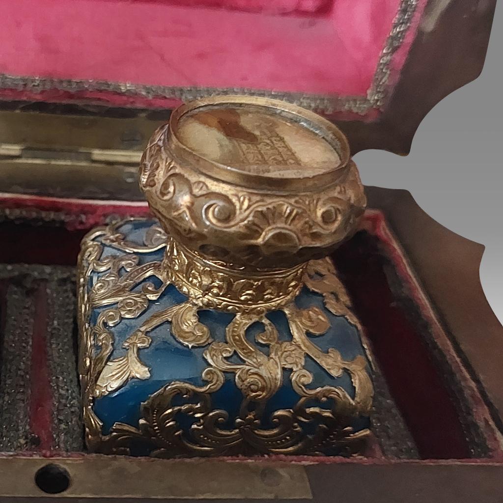 19th Century Grand Tour Souvenirs Palais Royale Gold & Ebony Necessaire For Sale 7