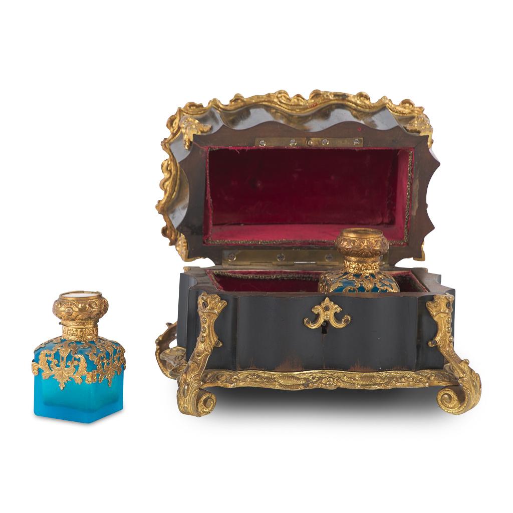 19th Century Grand Tour Souvenirs Palais Royale Gold & Ebony Necessaire For Sale 9