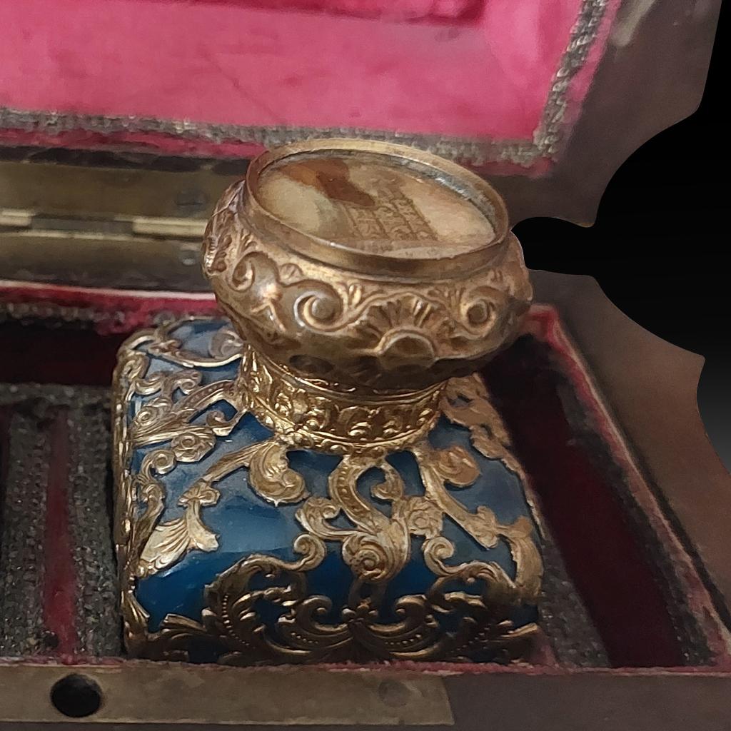 Souvenirs du 19ème siècle Palais Royale or et ébène Necessaire Unisexe en vente